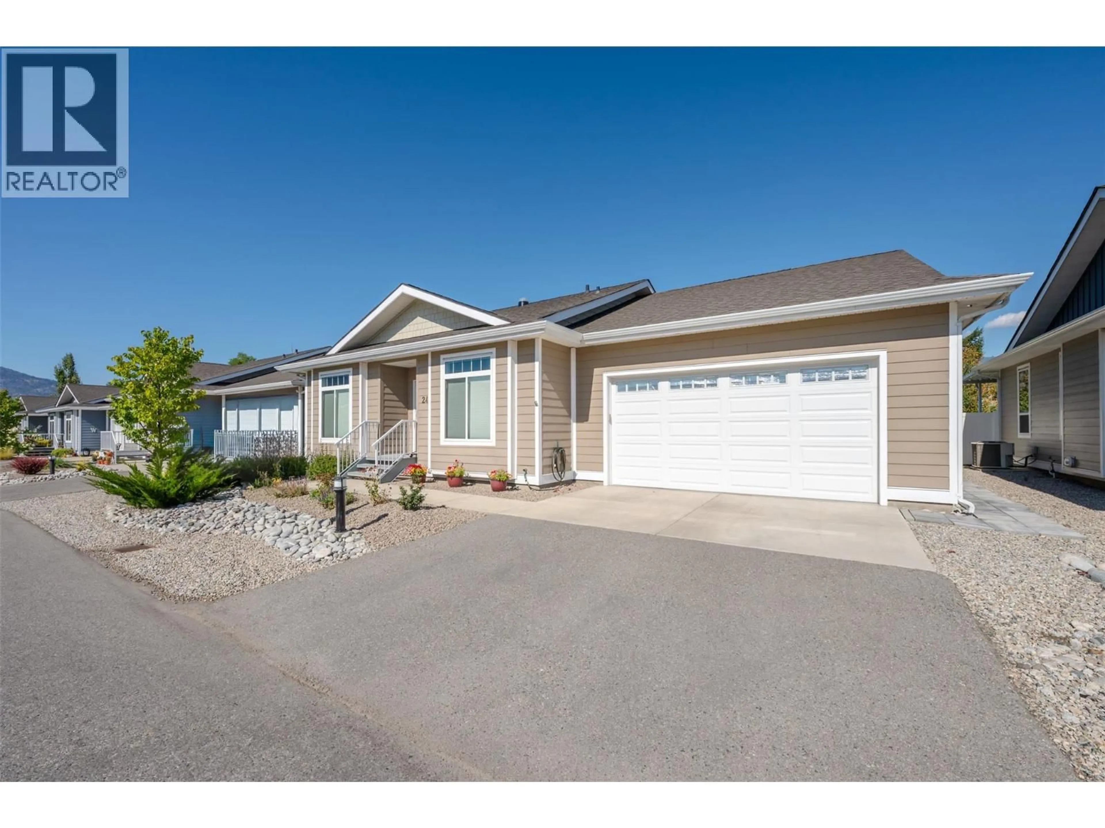 Home with vinyl exterior material, street for 24 - 351 WARREN AVENUE WEST, Penticton British Columbia V2A3N2