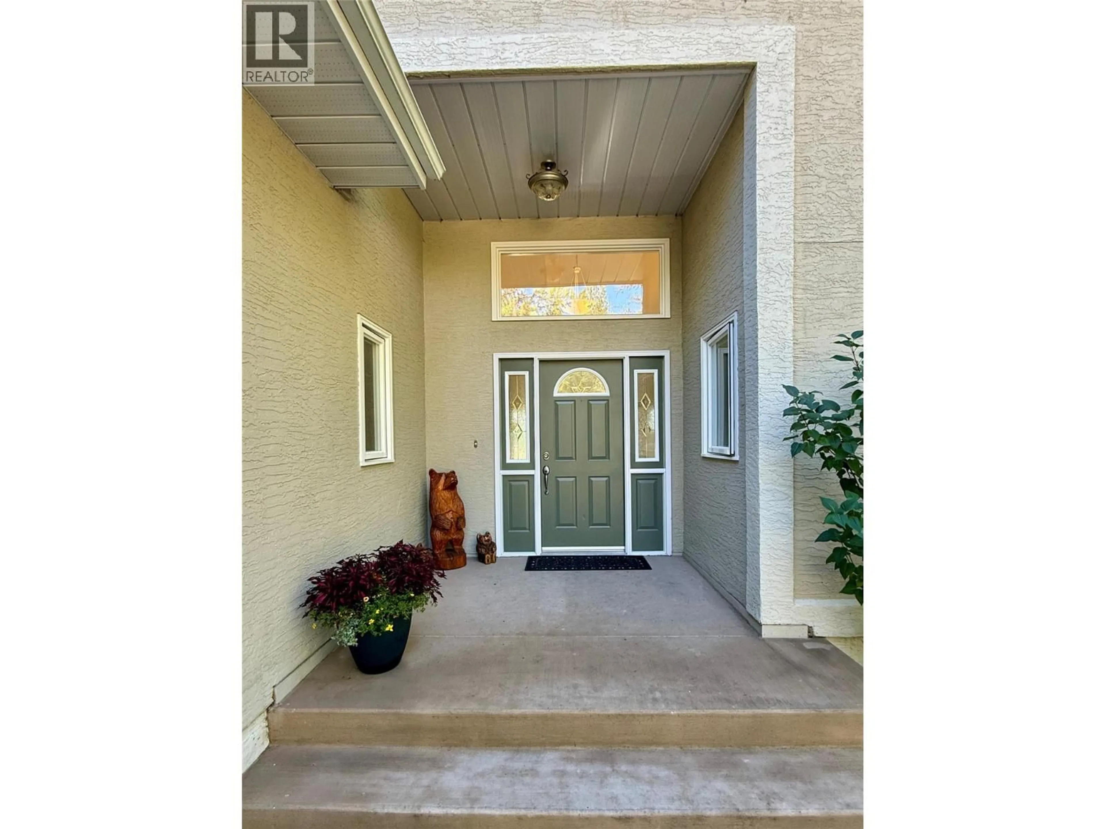 Indoor foyer for 3301 PINE RIDGE ROAD, Kimberley British Columbia V1A3L5