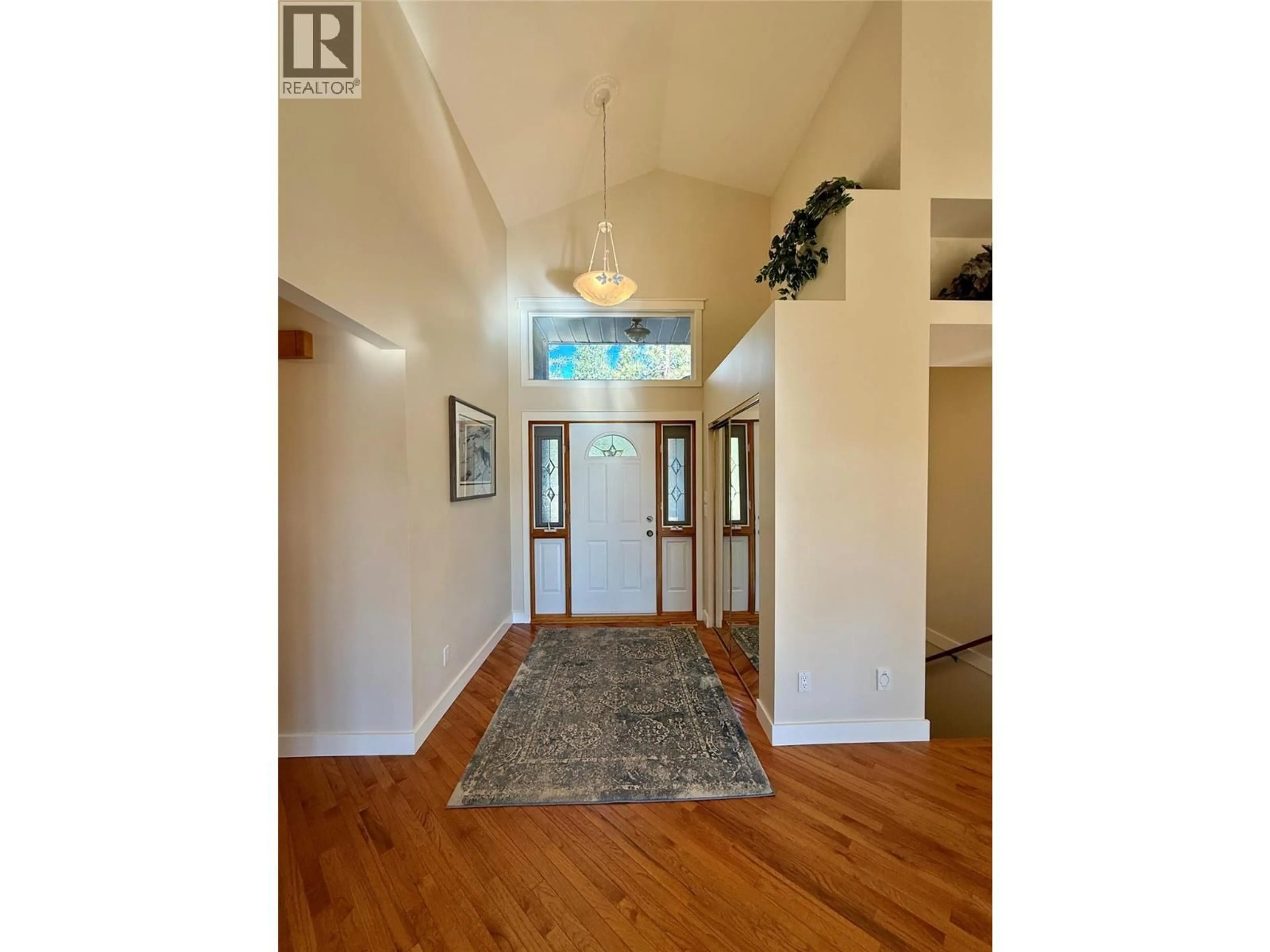 Indoor entryway for 3301 PINE RIDGE ROAD, Kimberley British Columbia V1A3L5