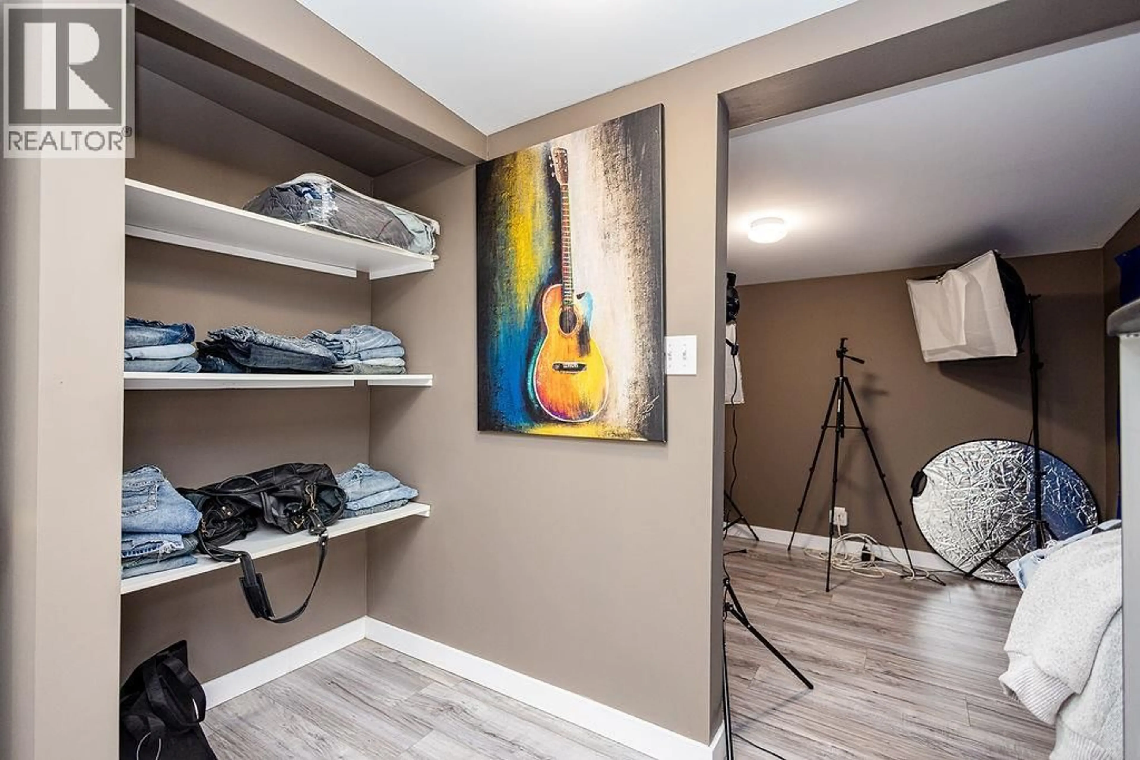 Indoor entryway for 12 - 5371 PRINCETON AVENUE, Peachland British Columbia V0H1X8