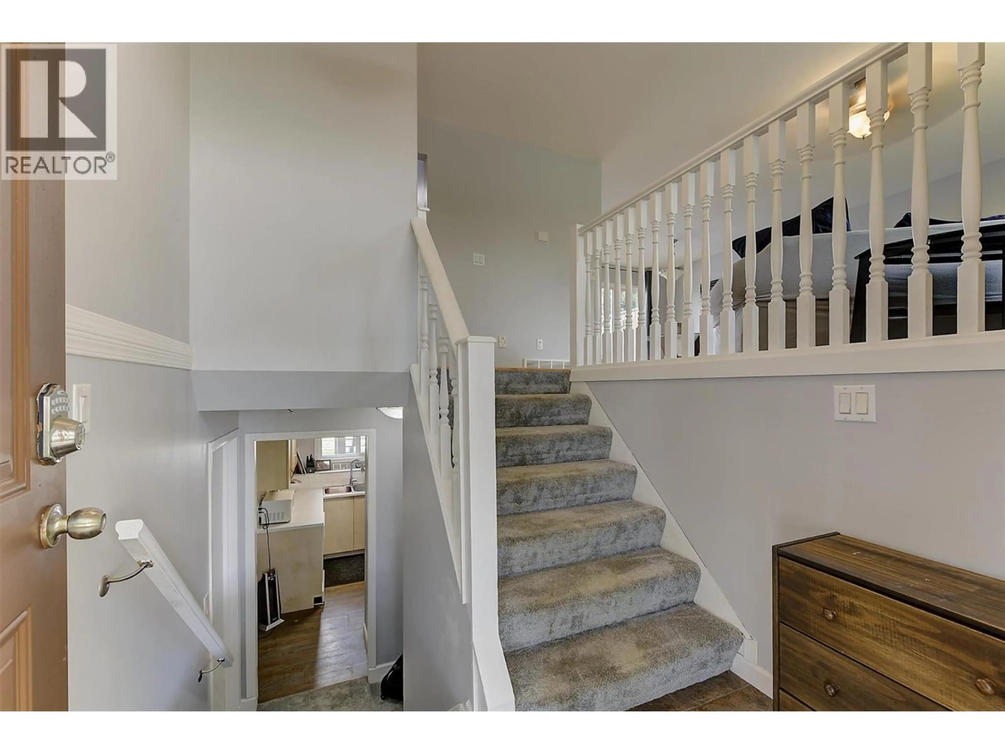 Stairs for 160 LEO ROAD, Kelowna British Columbia V1X1E8