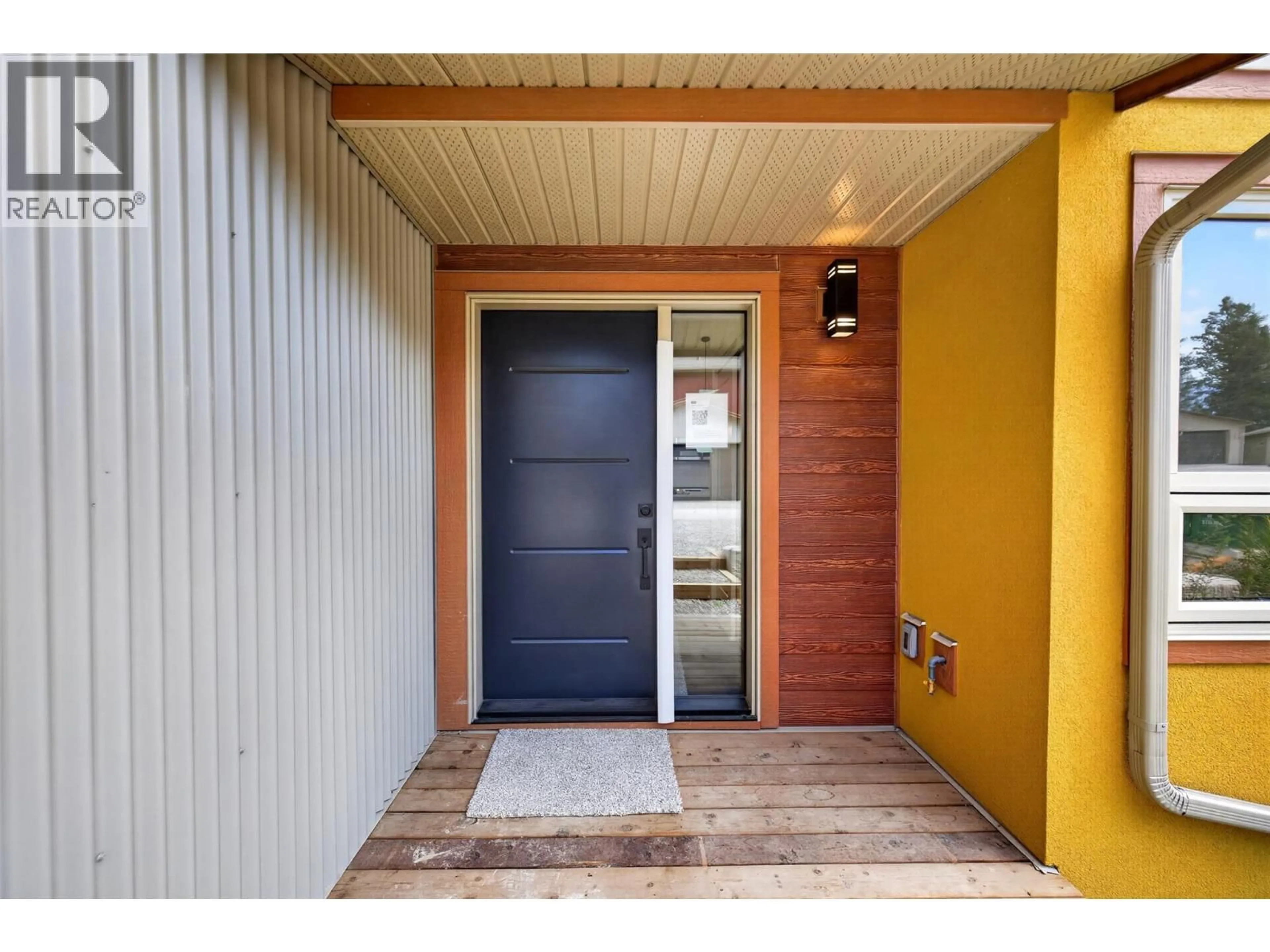 Indoor entryway for 52 - 4926 TIMBER RIDGE ROAD, Windermere British Columbia V0A1K3