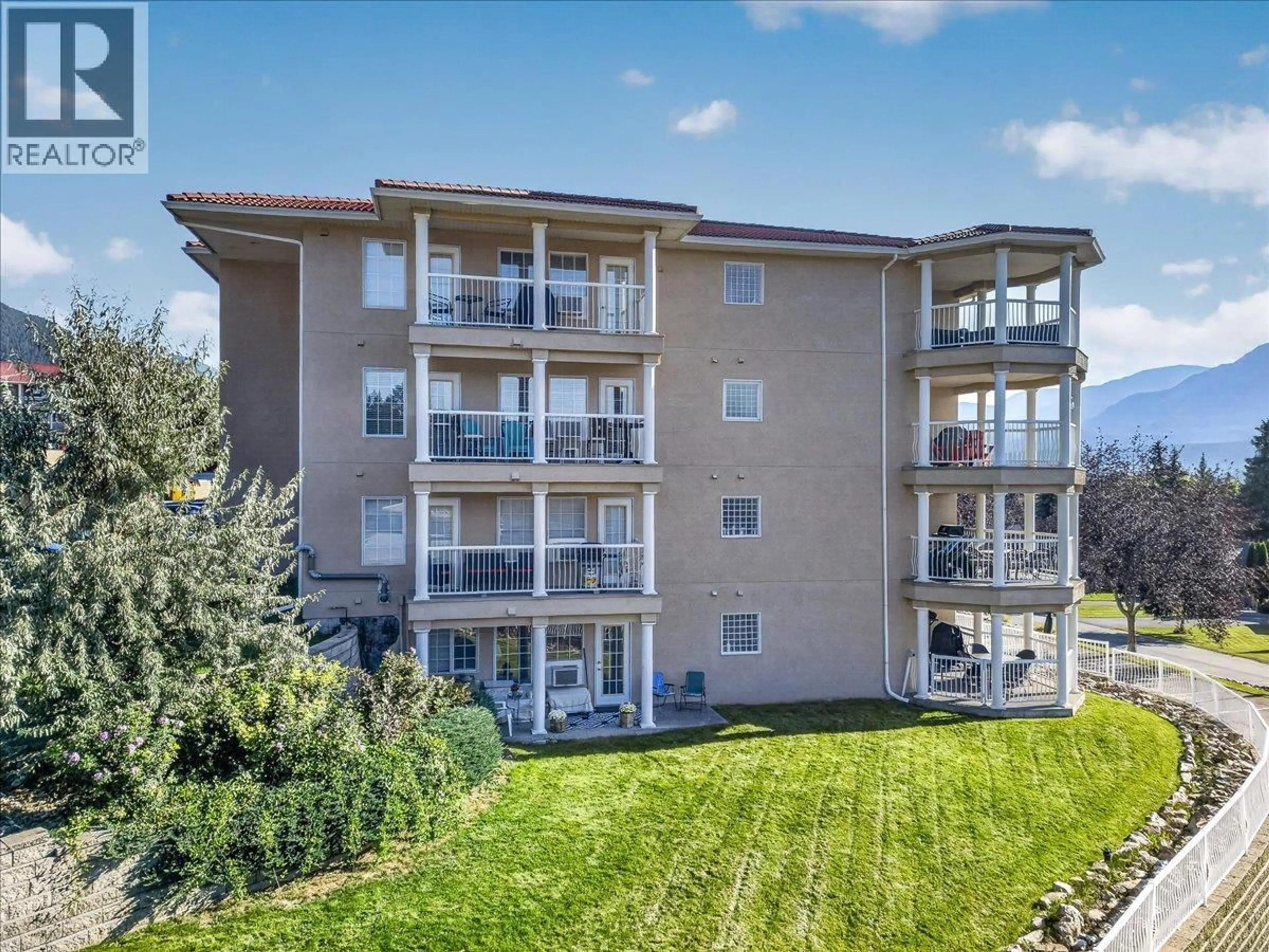 A pic from outside/outdoor area/front of a property/back of a property/a pic from drone, water/lake/river/ocean view for 4004B - 5052 RIVERVIEW ROAD, Fairmont Hot Springs British Columbia V0B1L1