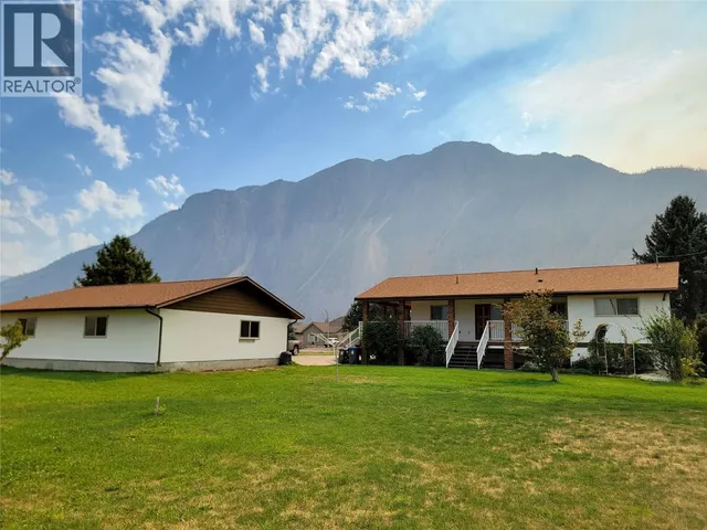 230 12TH AVENUE, Keremeos 2