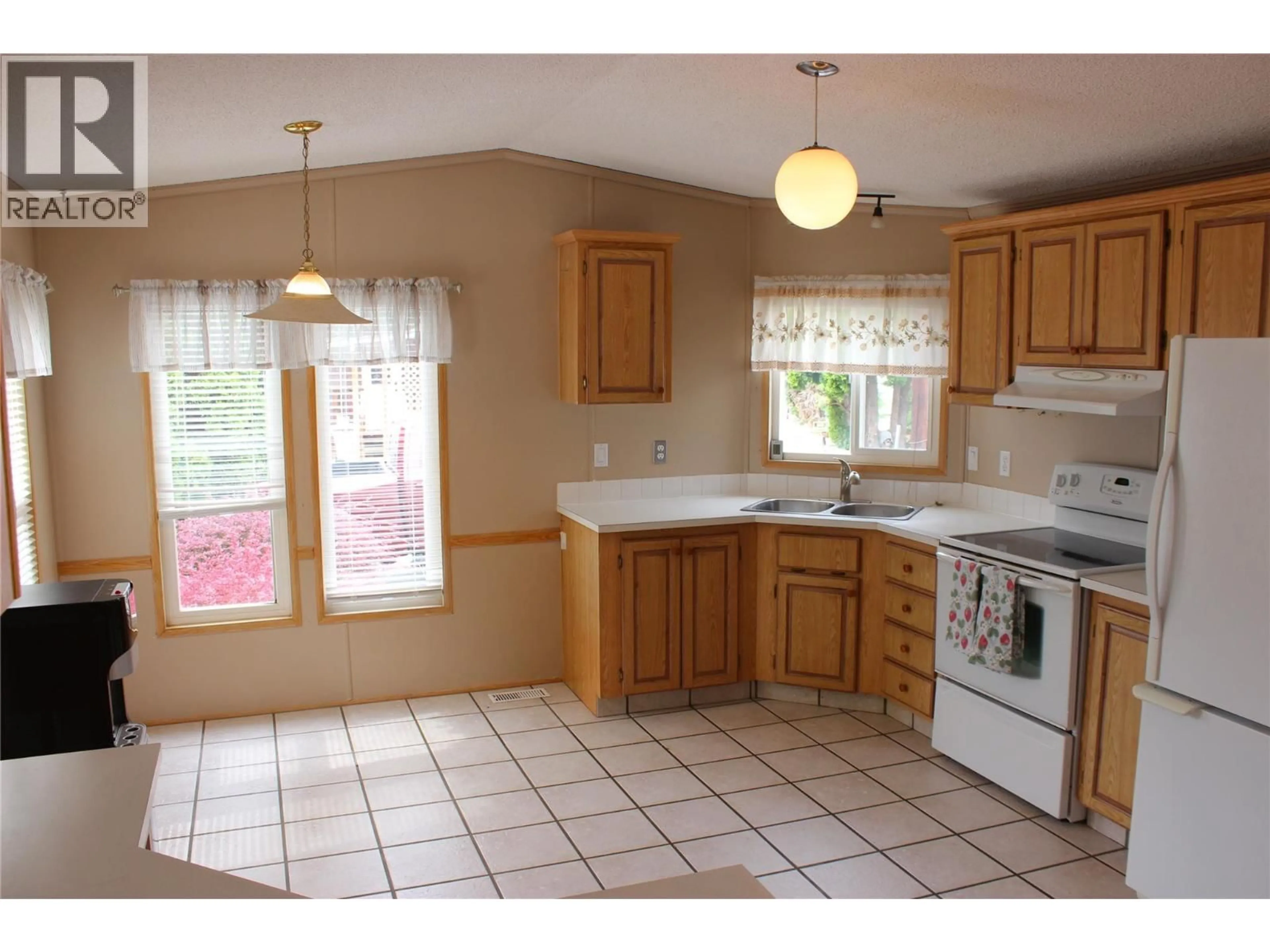 Standard kitchen, ceramic/tile floor for 17 - 1440 ORD ROAD, Kamloops British Columbia V2B8P9