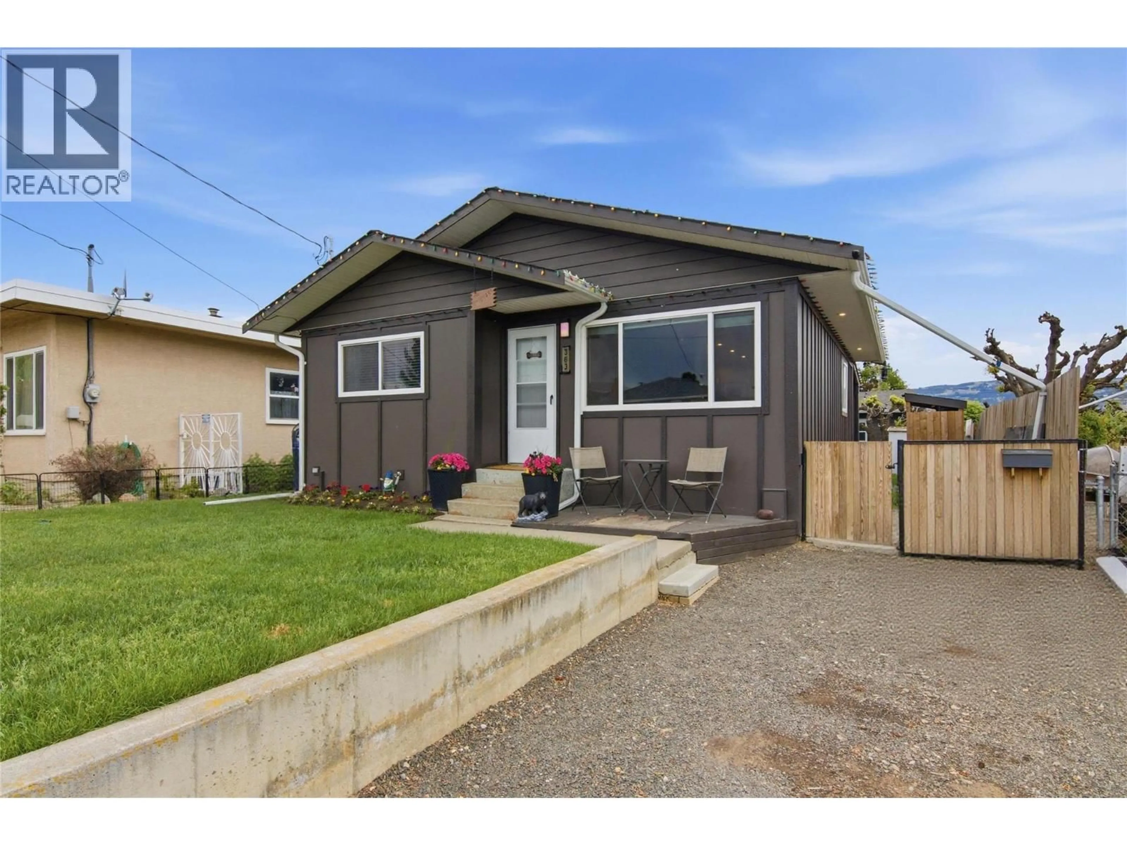 Home with vinyl exterior material, street for 363 WILLOW STREET, Kamloops British Columbia V2B4C8