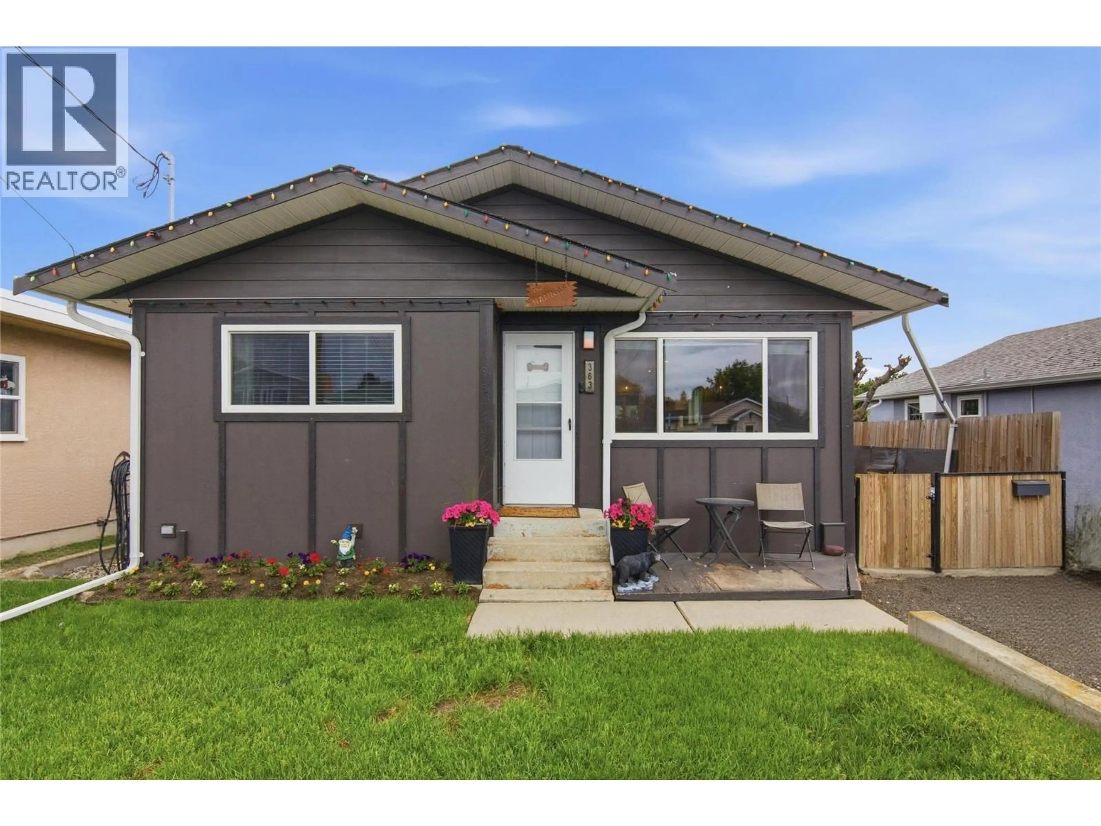 Home with vinyl exterior material, street for 363 WILLOW STREET, Kamloops British Columbia V2B4C8