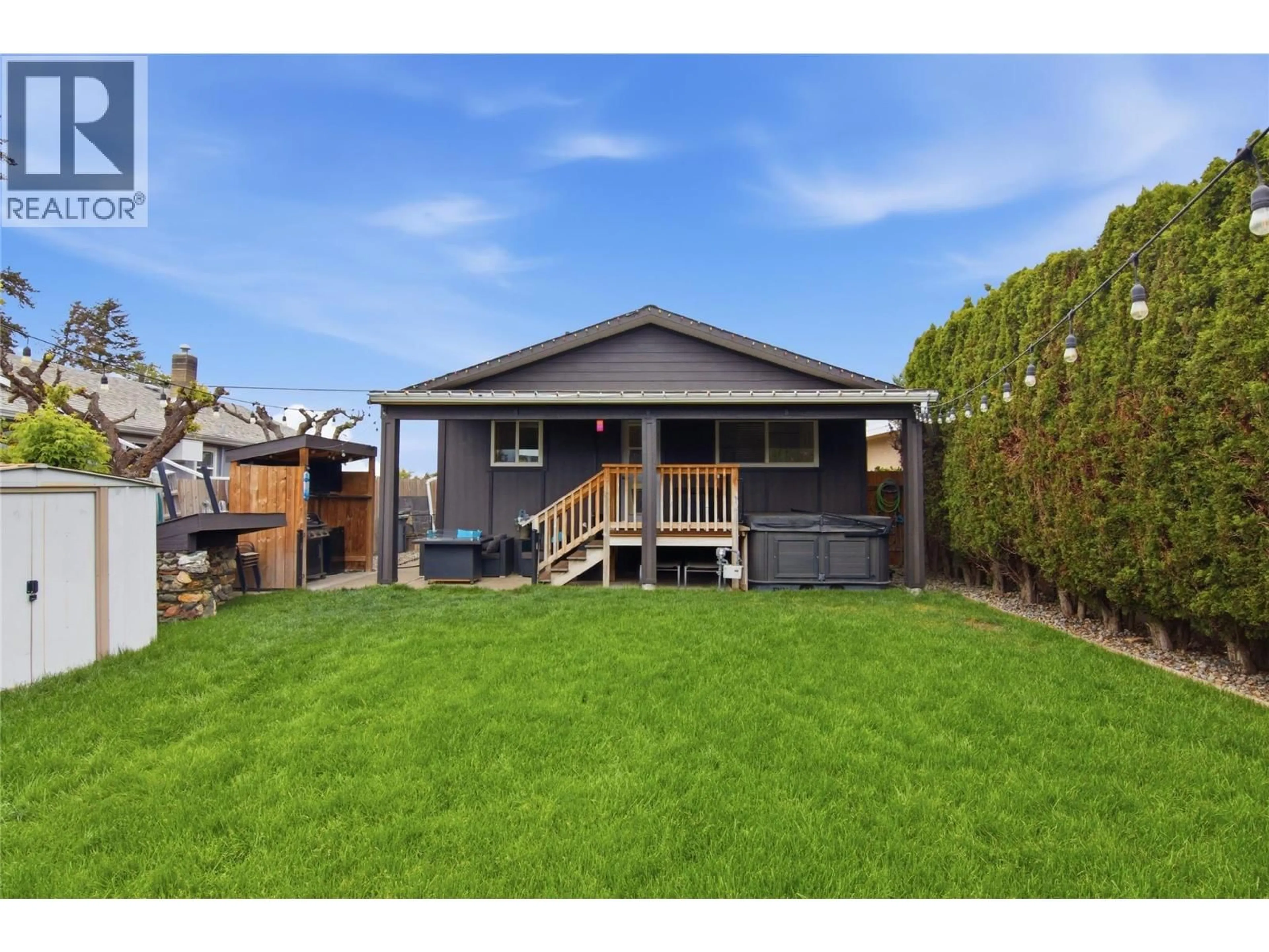A pic from outside/outdoor area/front of a property/back of a property/a pic from drone, unknown for 363 WILLOW STREET, Kamloops British Columbia V2B4C8