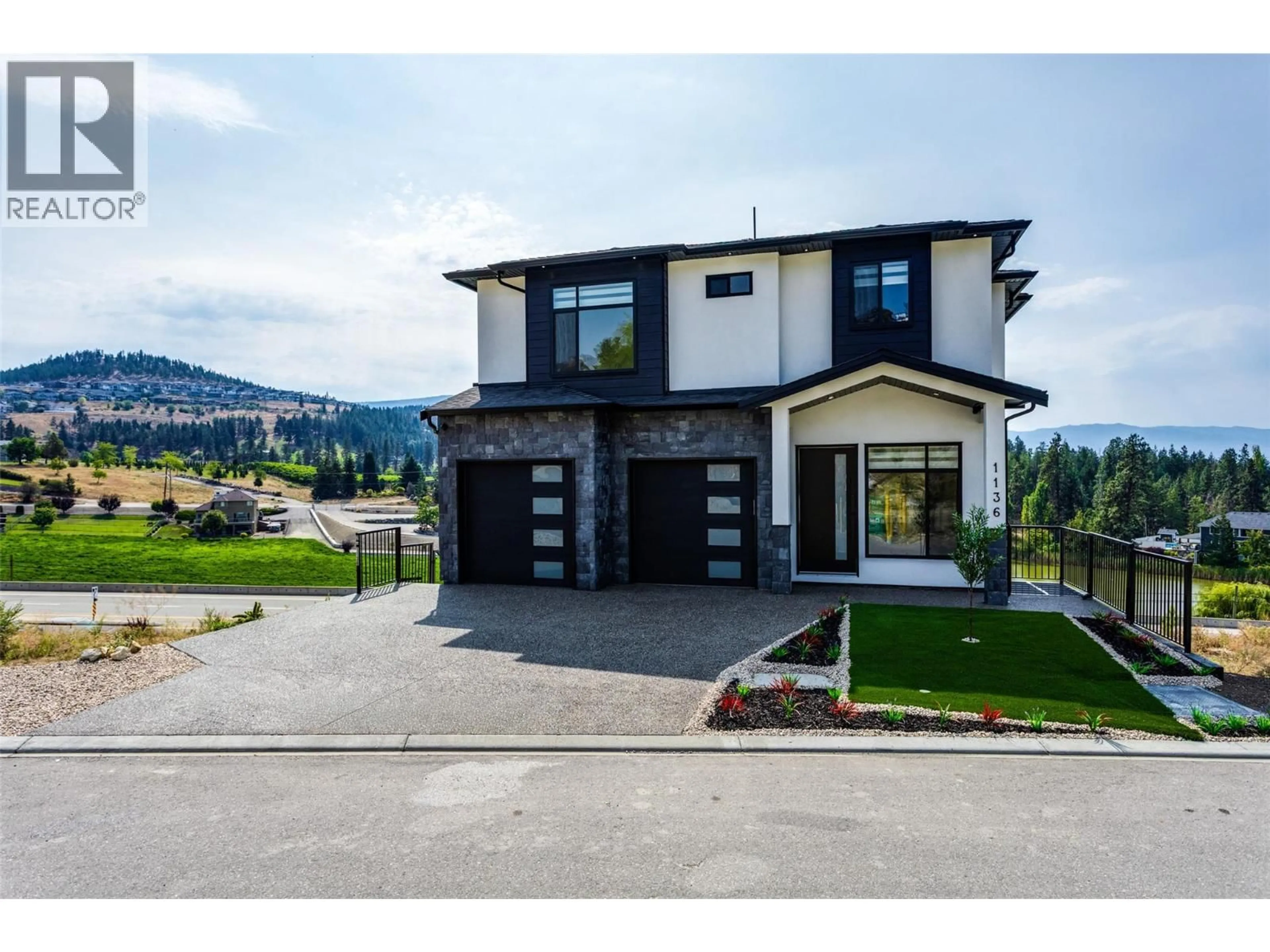 Home with brick exterior material, mountain view for 1136 HUME AVENUE, Kelowna British Columbia V1P1S3