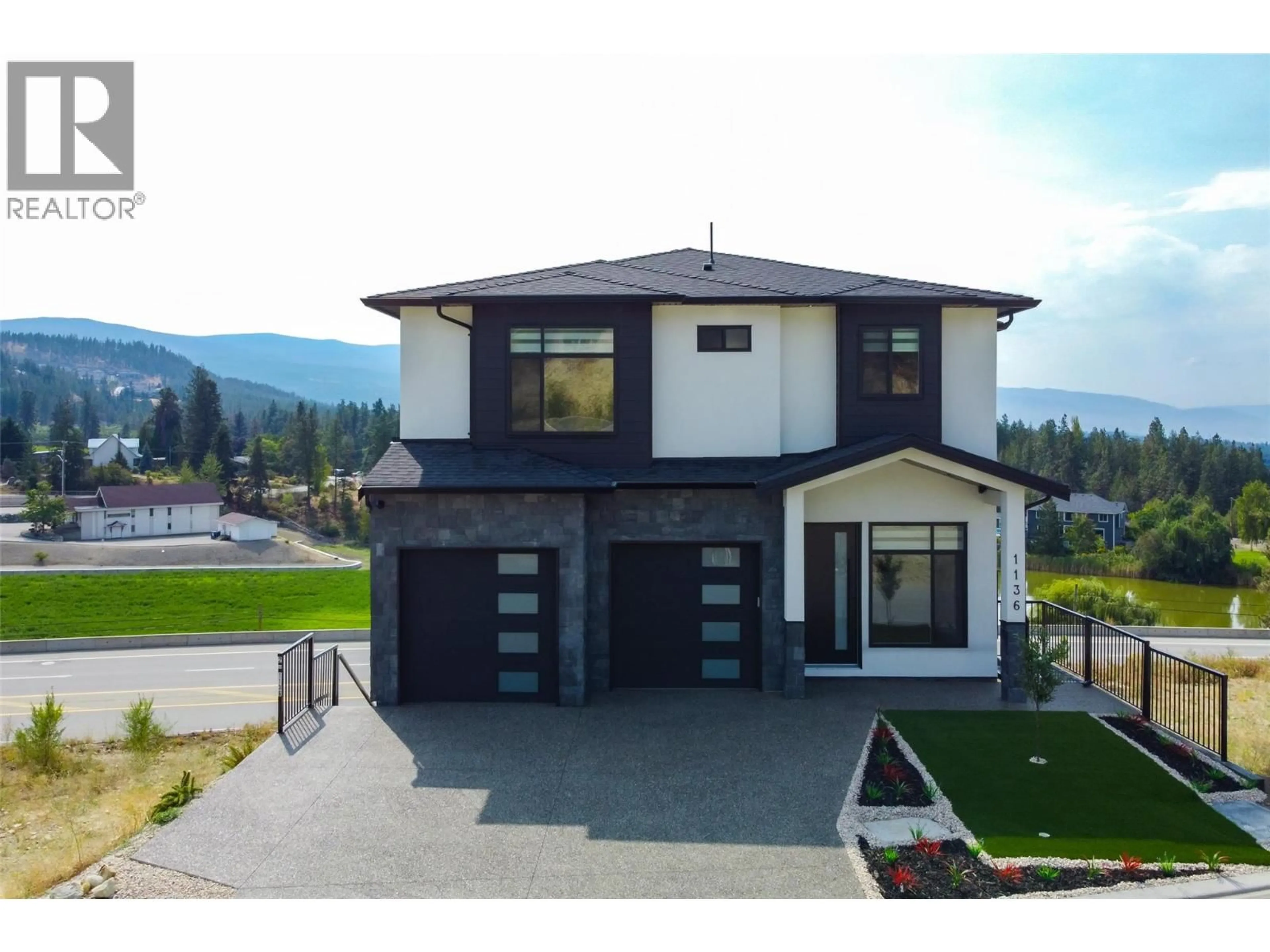 Home with vinyl exterior material, mountain view for 1136 HUME AVENUE, Kelowna British Columbia V1P1S3