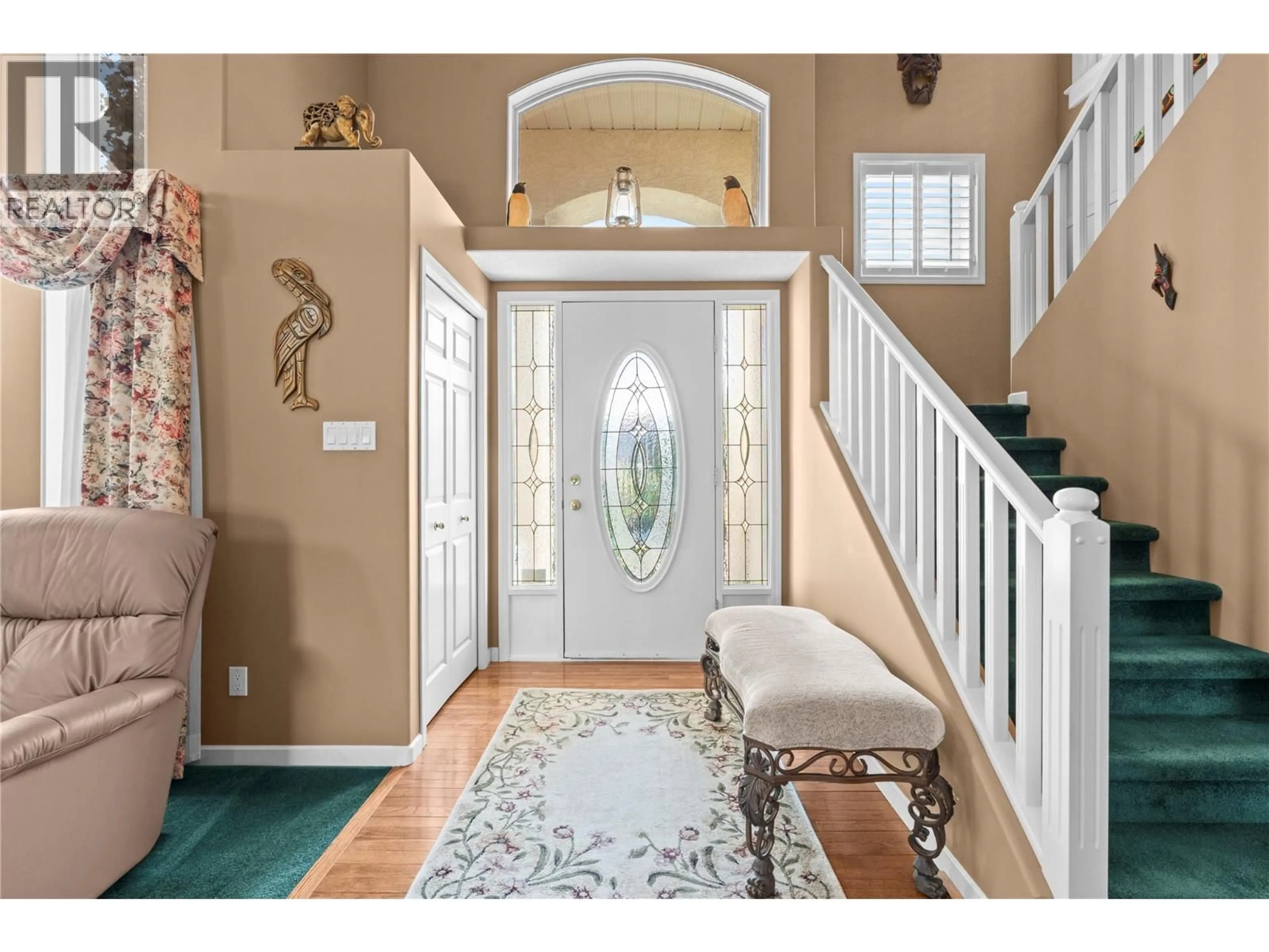 Indoor entryway for 216 COUNTRY ESTATE DRIVE, Vernon British Columbia V1B2V2