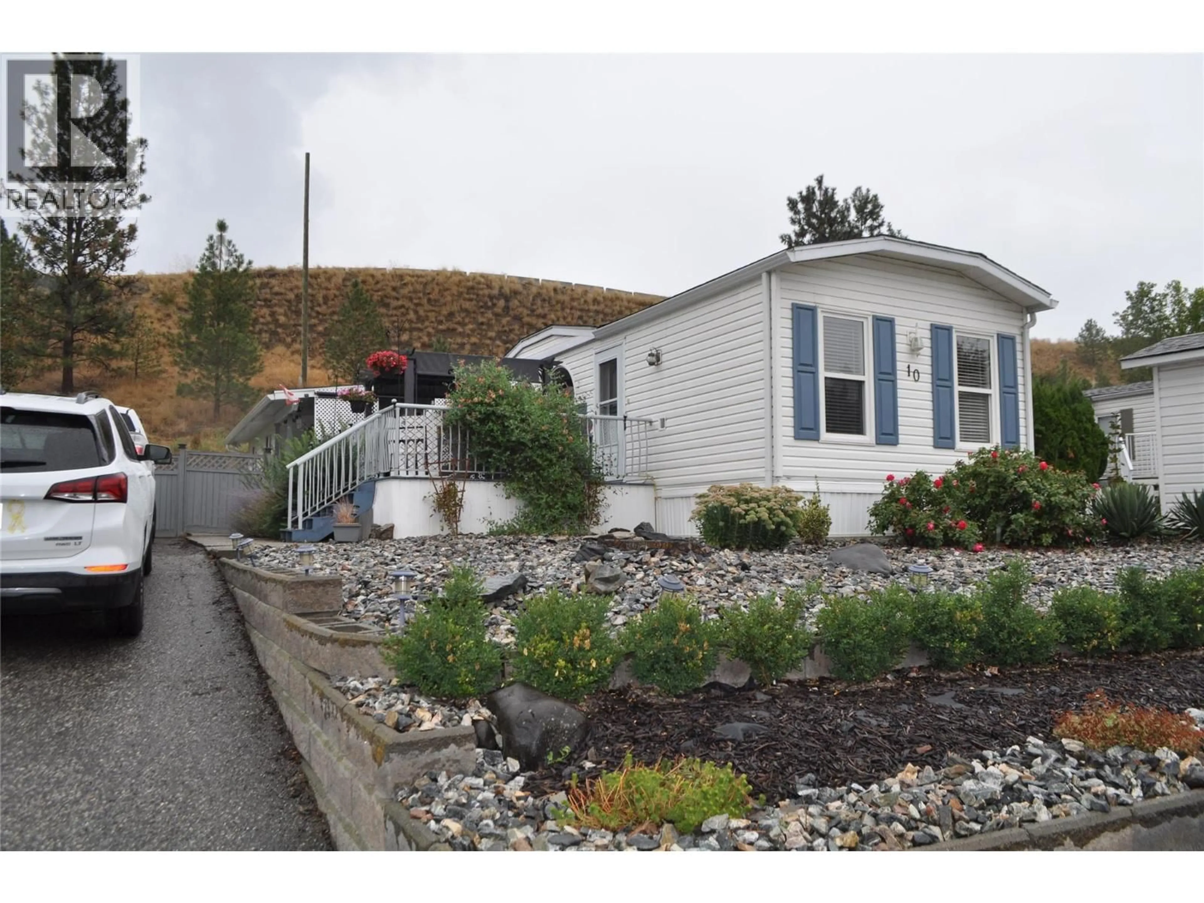 Home with vinyl exterior material, street for 10 - 610 KATHERINE ROAD, West Kelowna British Columbia V1Z3G2
