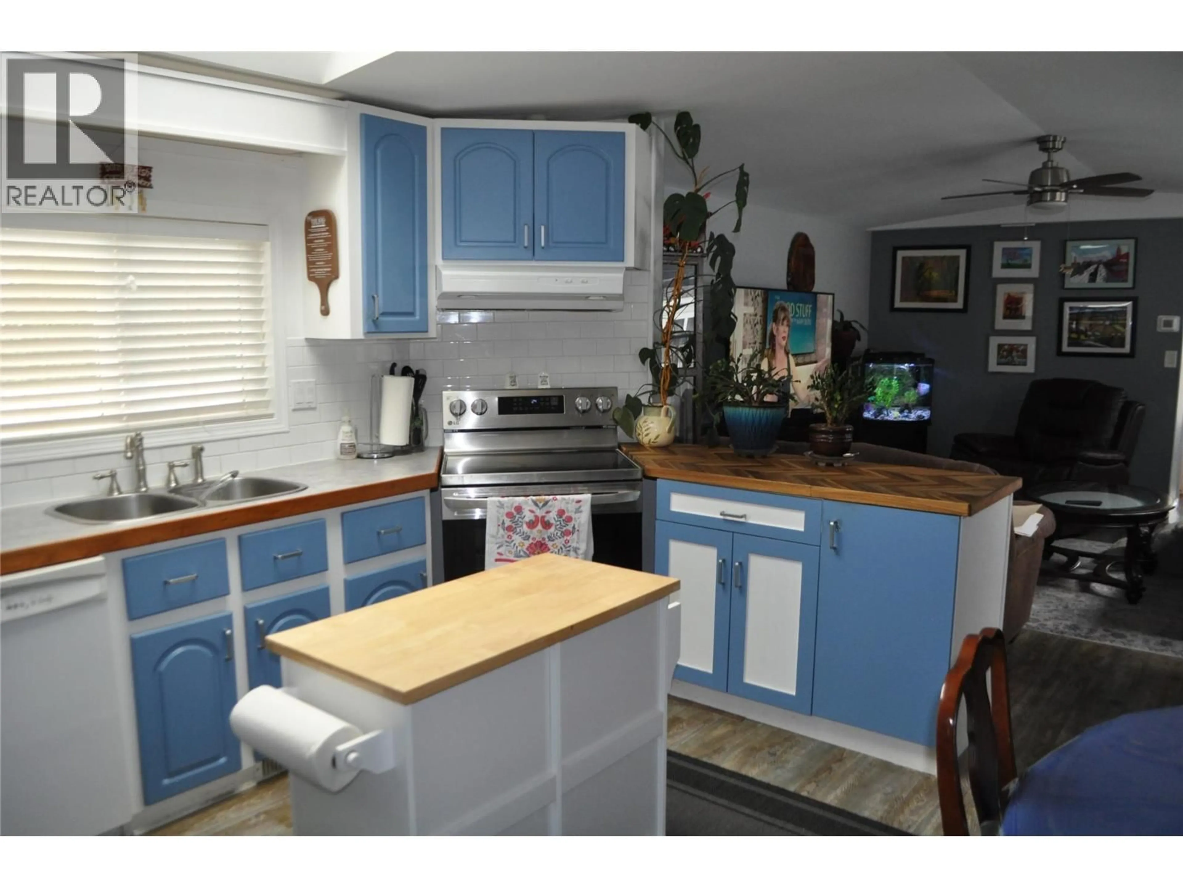Standard kitchen, wood/laminate floor for 10 - 610 KATHERINE ROAD, West Kelowna British Columbia V1Z3G2
