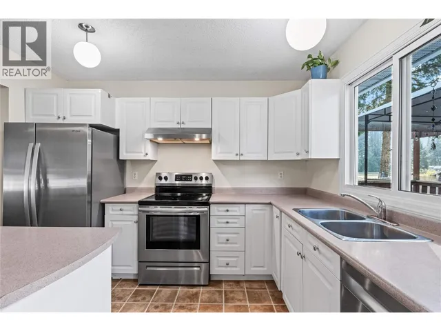 792 EASTWOOD ROAD, Lumby 5