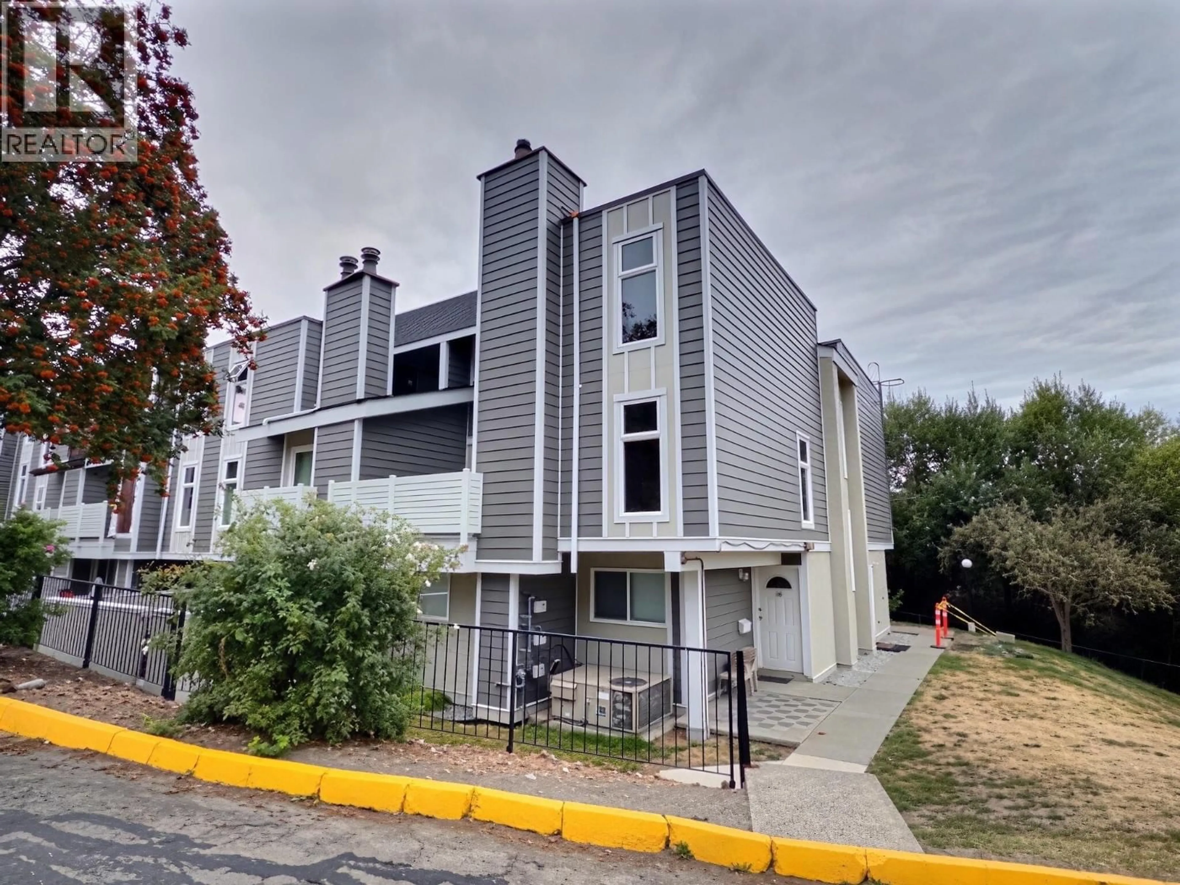 A pic from outside/outdoor area/front of a property/back of a property/a pic from drone, street for 52 - 1435 SUMMIT DRIVE, Kamloops British Columbia V2E1S4
