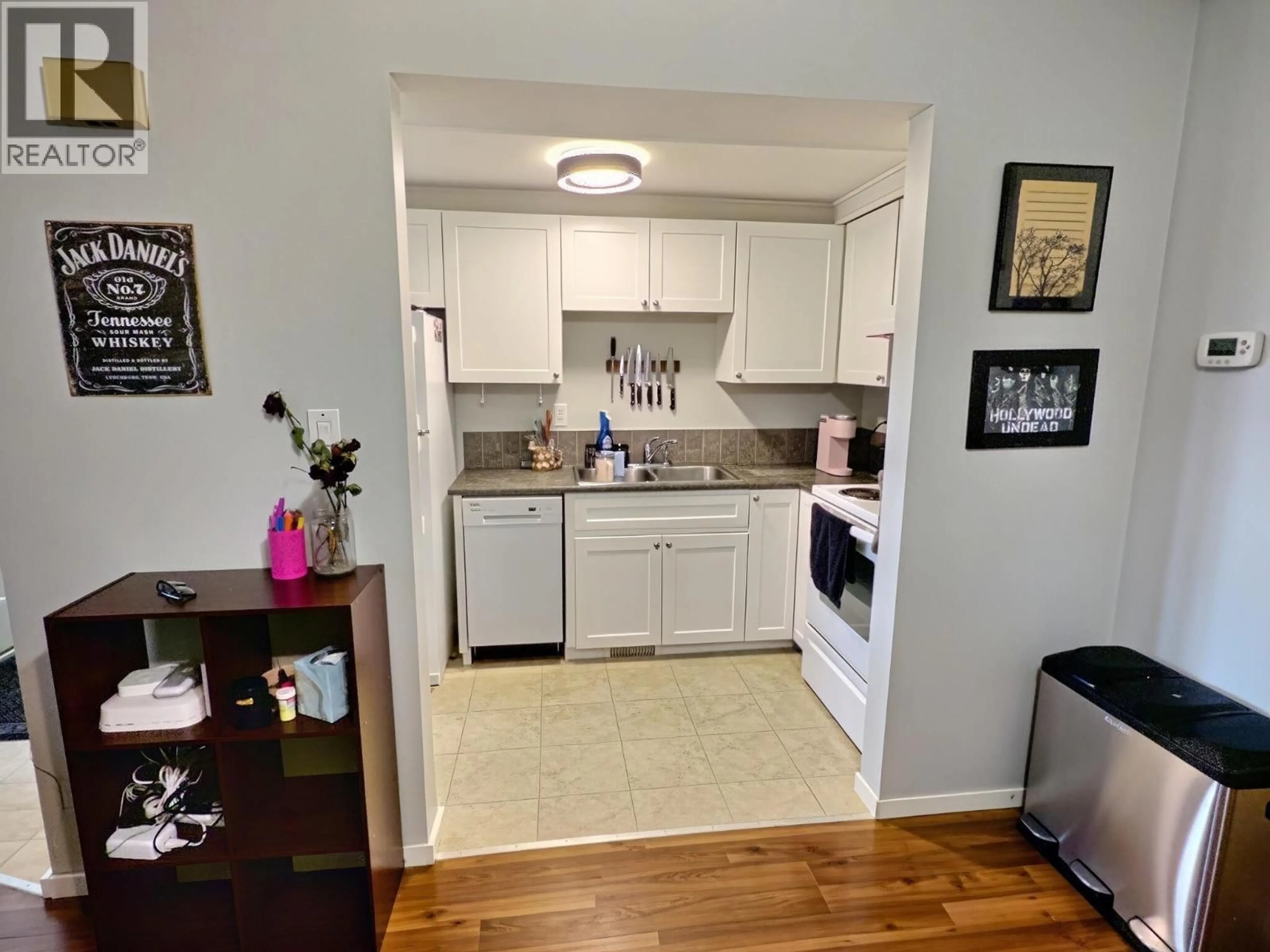 Standard kitchen, unknown for 52 - 1435 SUMMIT DRIVE, Kamloops British Columbia V2E1S4