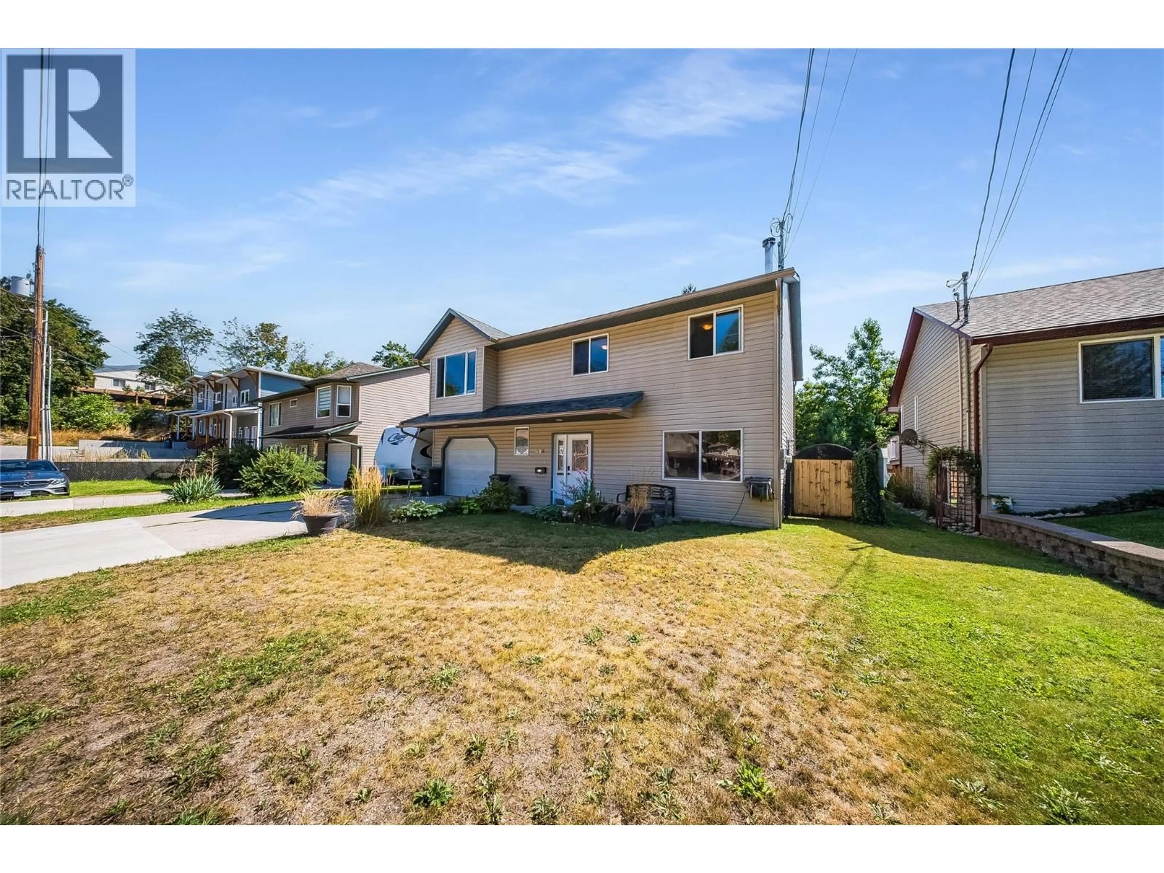 A pic from outside/outdoor area/front of a property/back of a property/a pic from drone, street for 644 8TH STREET, Castlegar British Columbia V1N4X1