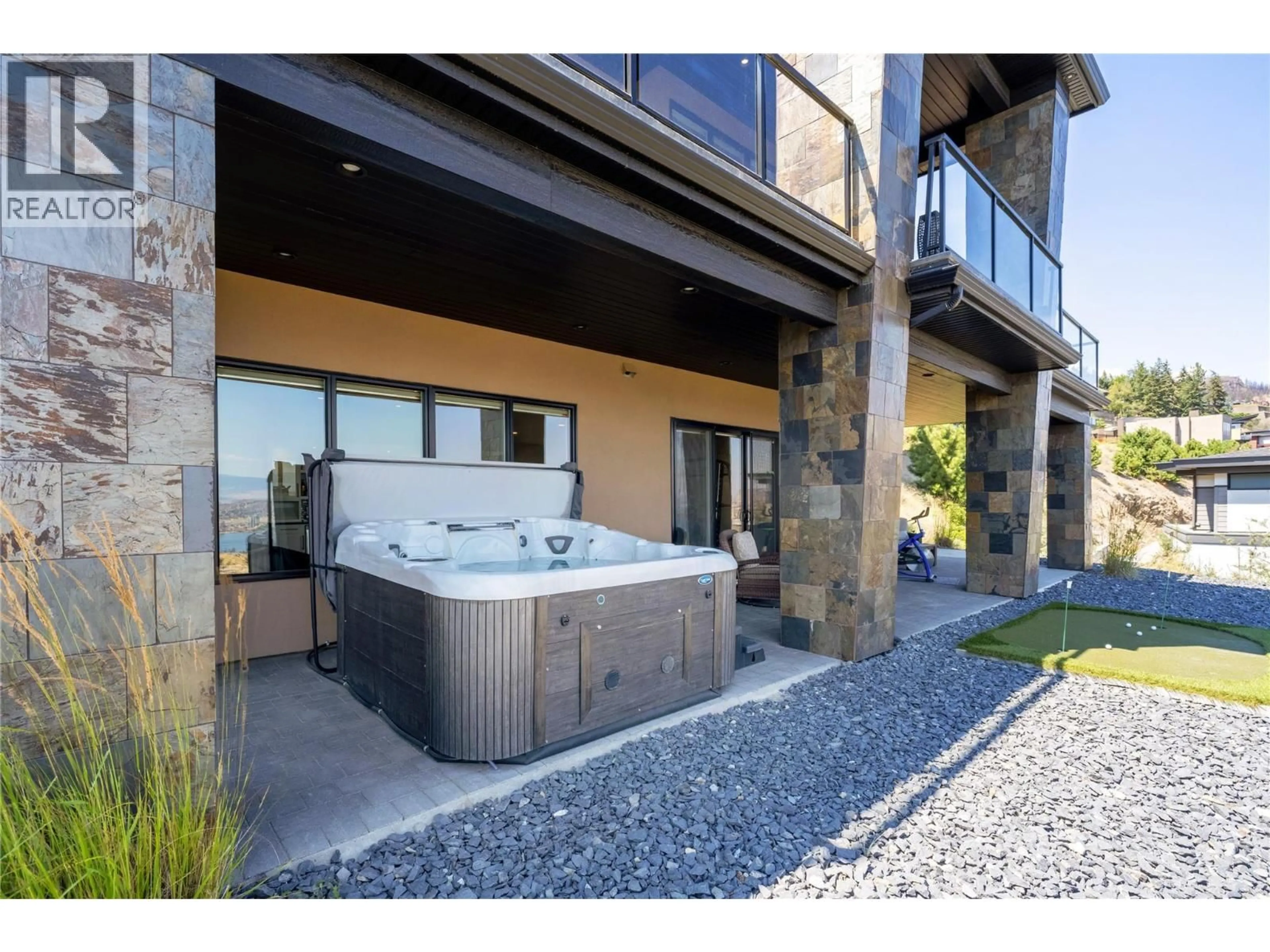 Contemporary bathroom, unknown for 1823 DIAMOND VIEW DRIVE, West Kelowna British Columbia V1Z4B7