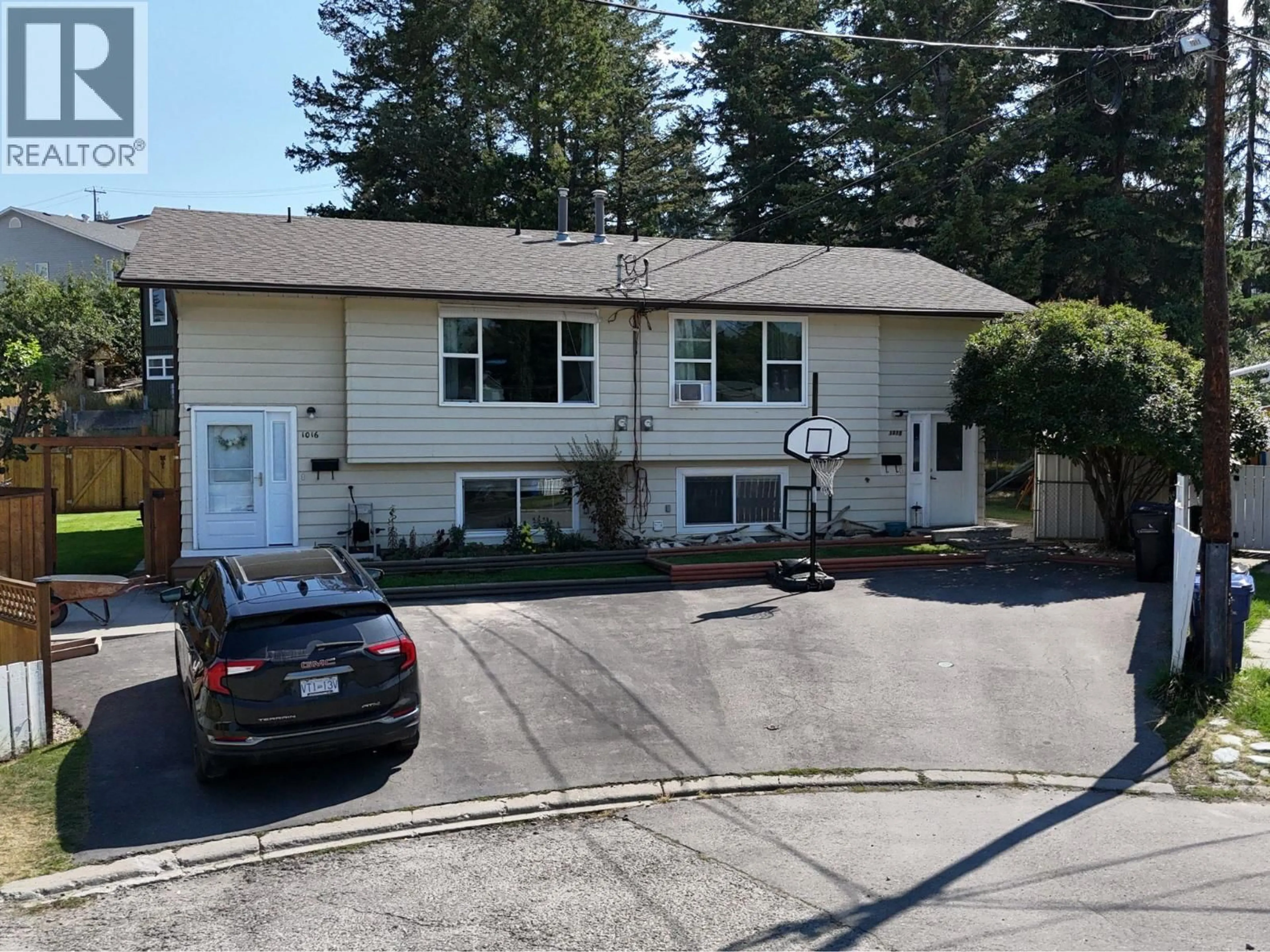 A pic from outside/outdoor area/front of a property/back of a property/a pic from drone, street for 1018 12TH AVENUE SOUTH, Cranbrook British Columbia V1C5A1