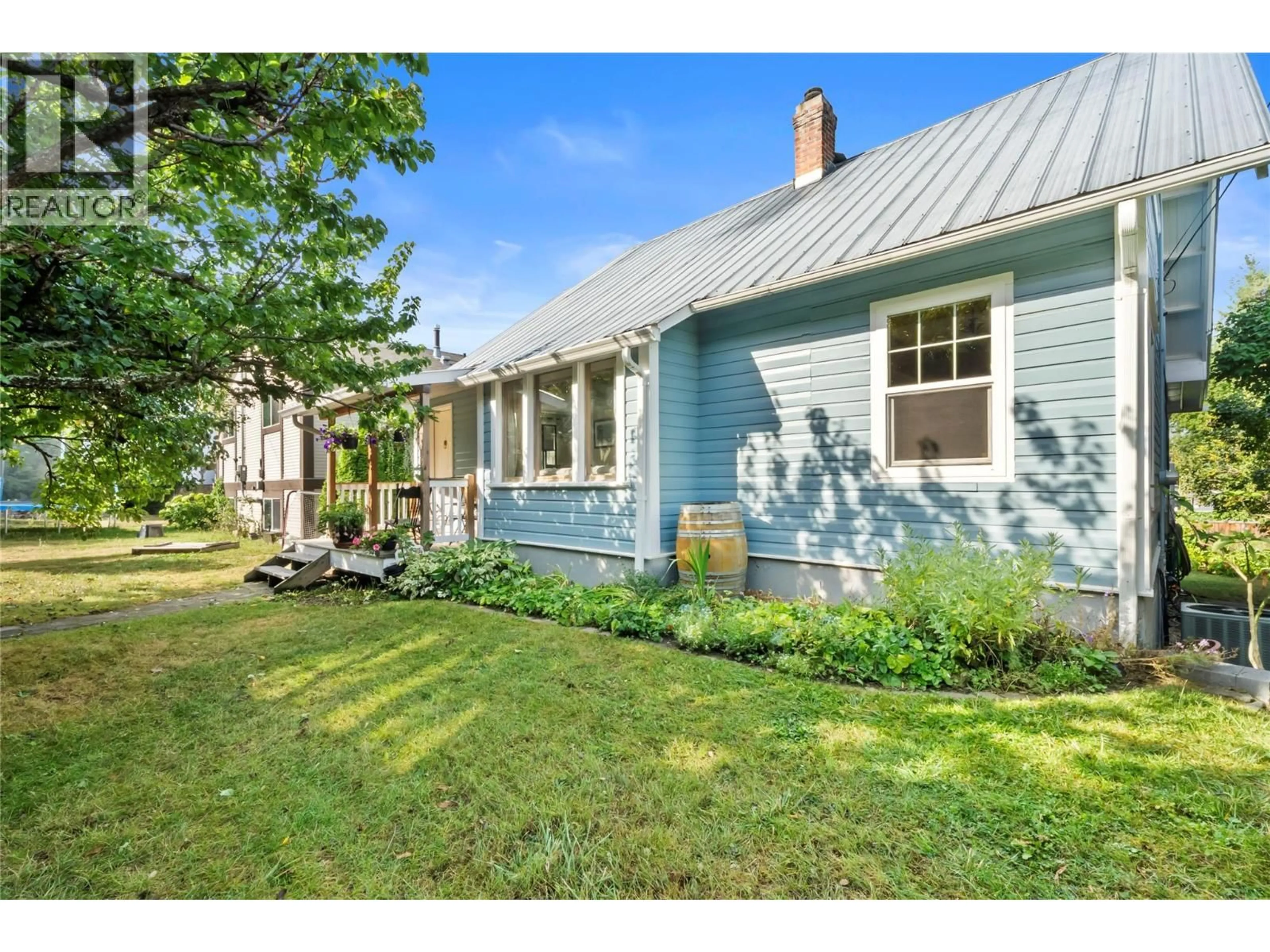 A pic from outside/outdoor area/front of a property/back of a property/a pic from drone, street for 591 6 STREET SOUTHEAST, Salmon Arm British Columbia V1E4E5