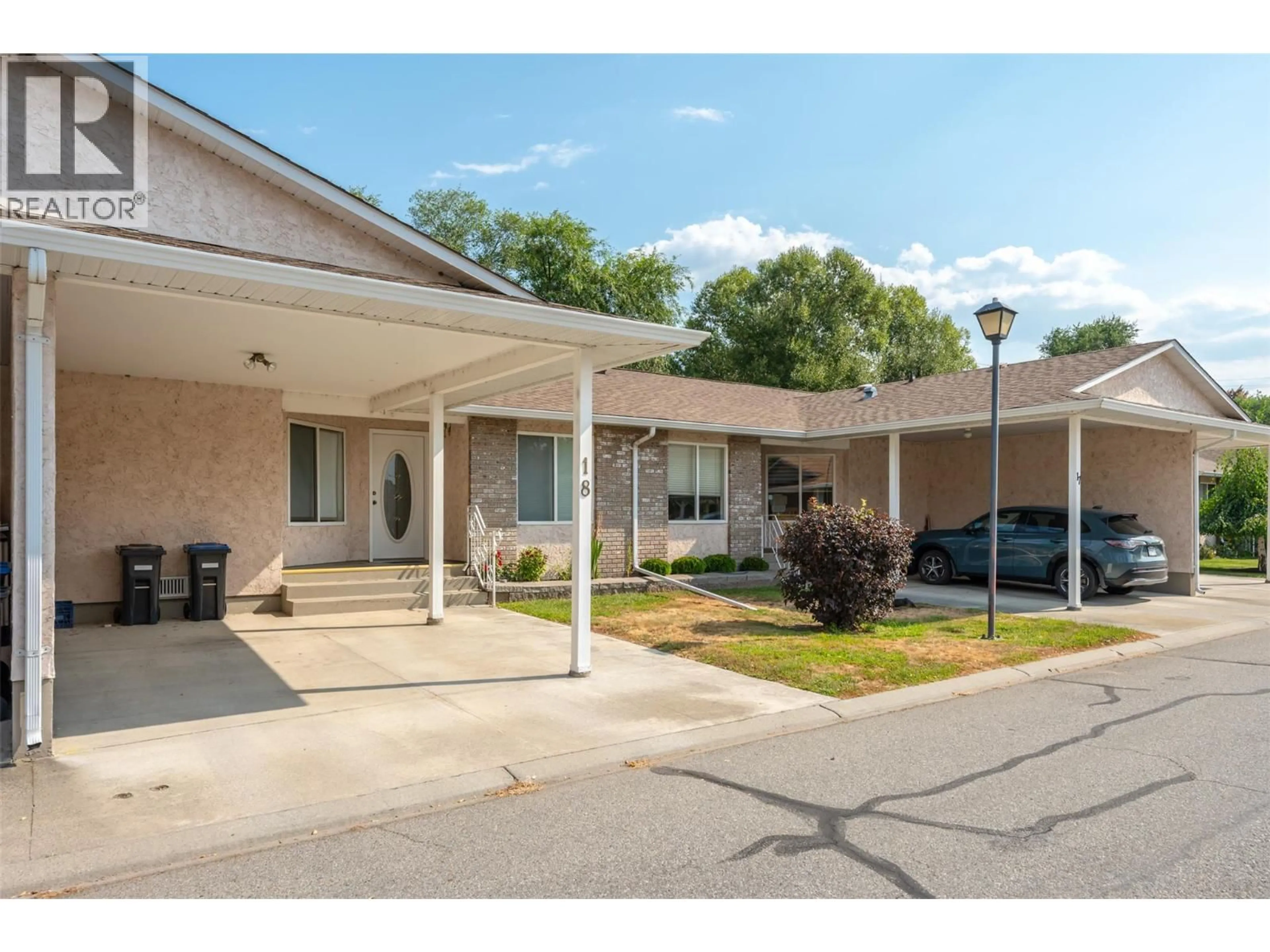 Patio, street for 18 - 115 REDWING PLACE, Oliver British Columbia V0H1T4