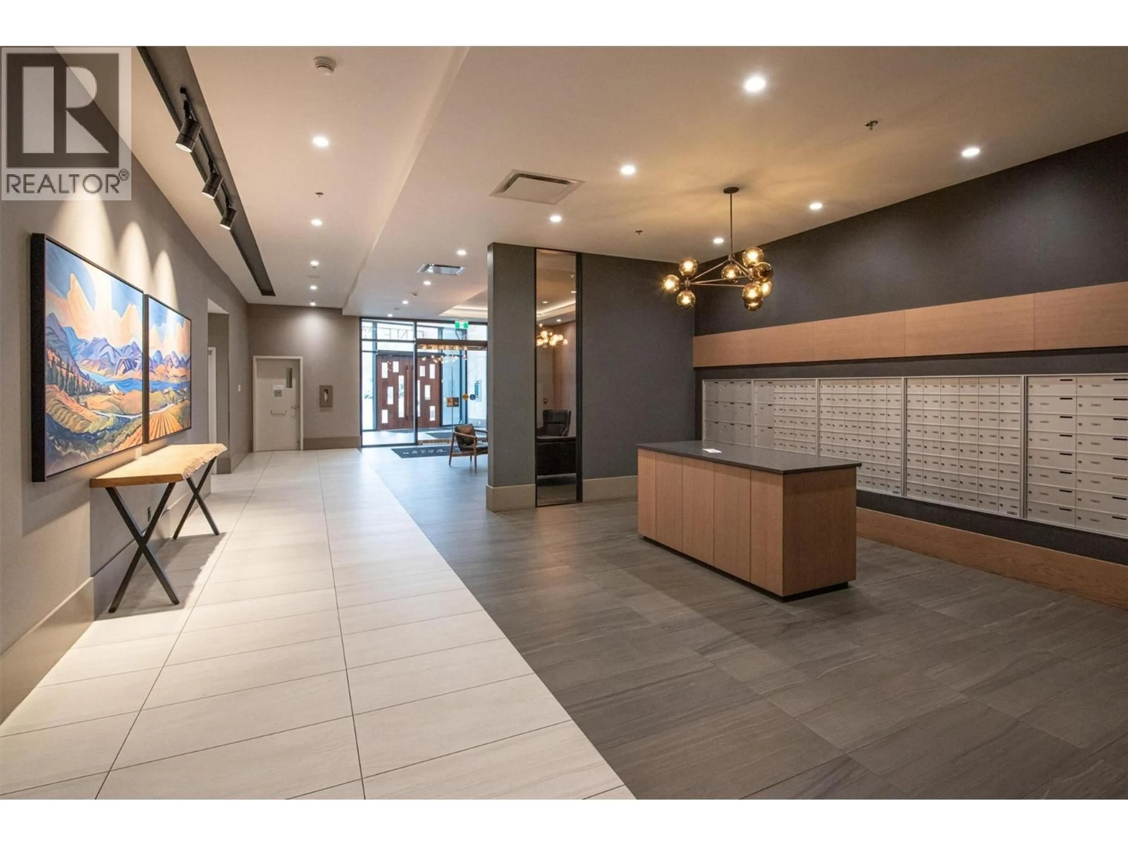Indoor foyer for 1307 - 1191 SUNSET DRIVE, Kelowna British Columbia V1Y0J4
