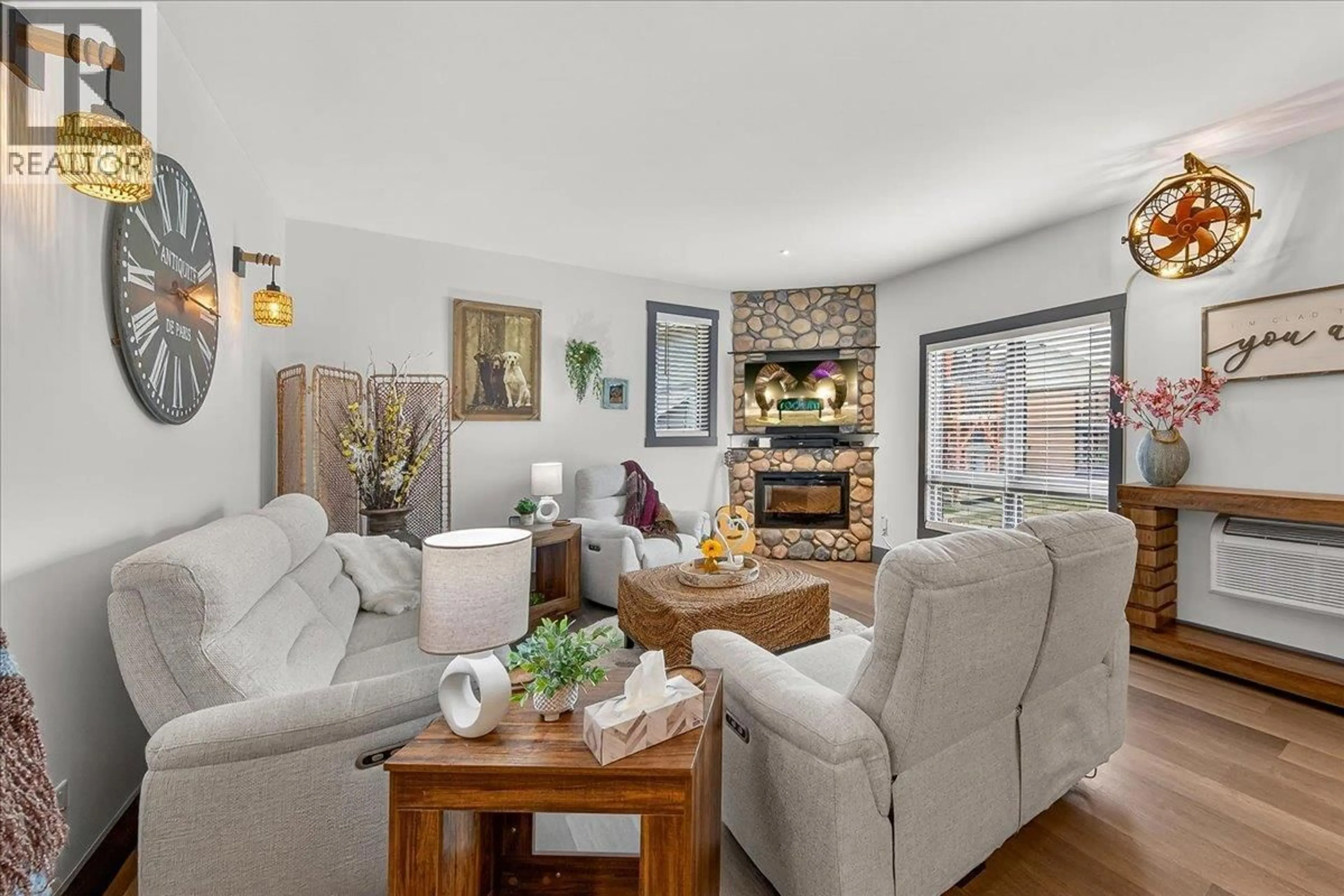 Living room with furniture, unknown for 601 - 7291 PROSPECTOR AVENUE, Radium Hot Springs British Columbia V0A1M0