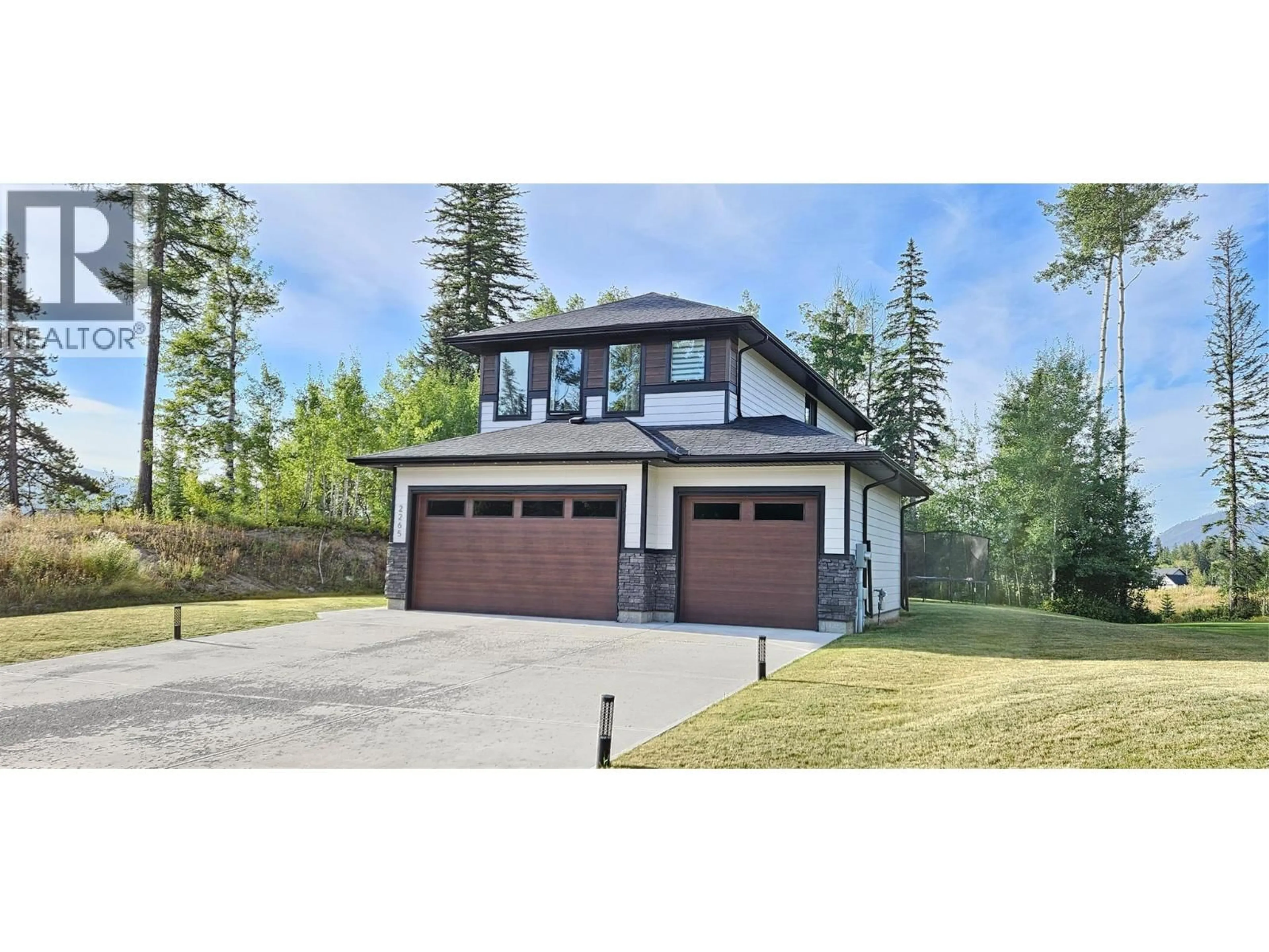 Indoor garage for 2265 BLACK HAWK DRIVE, Sparwood British Columbia V0B2G2