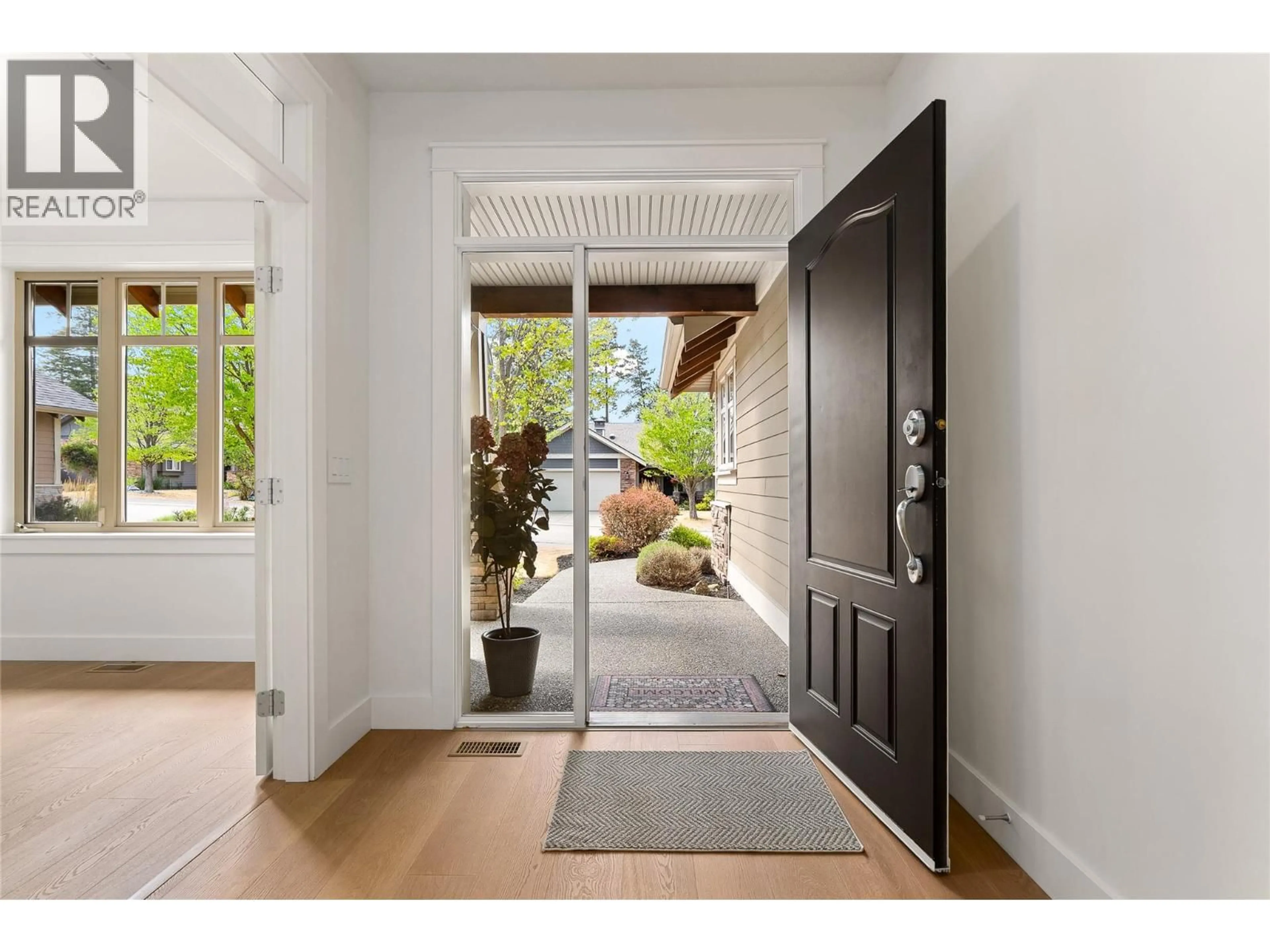 Indoor entryway for 153 MASHIE CRESCENT, Vernon British Columbia V1H1V8