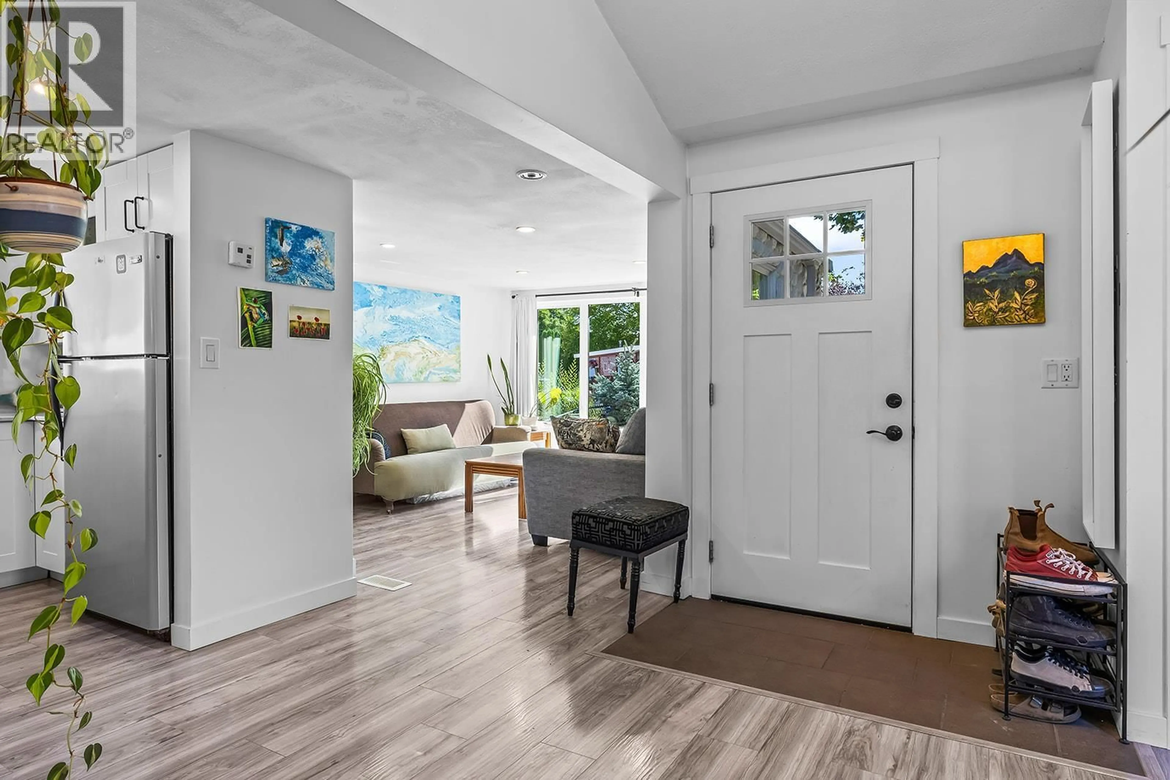 Indoor entryway for 36 - 2035 BOUCHERIE ROAD, West Kelowna British Columbia V4T1Z6