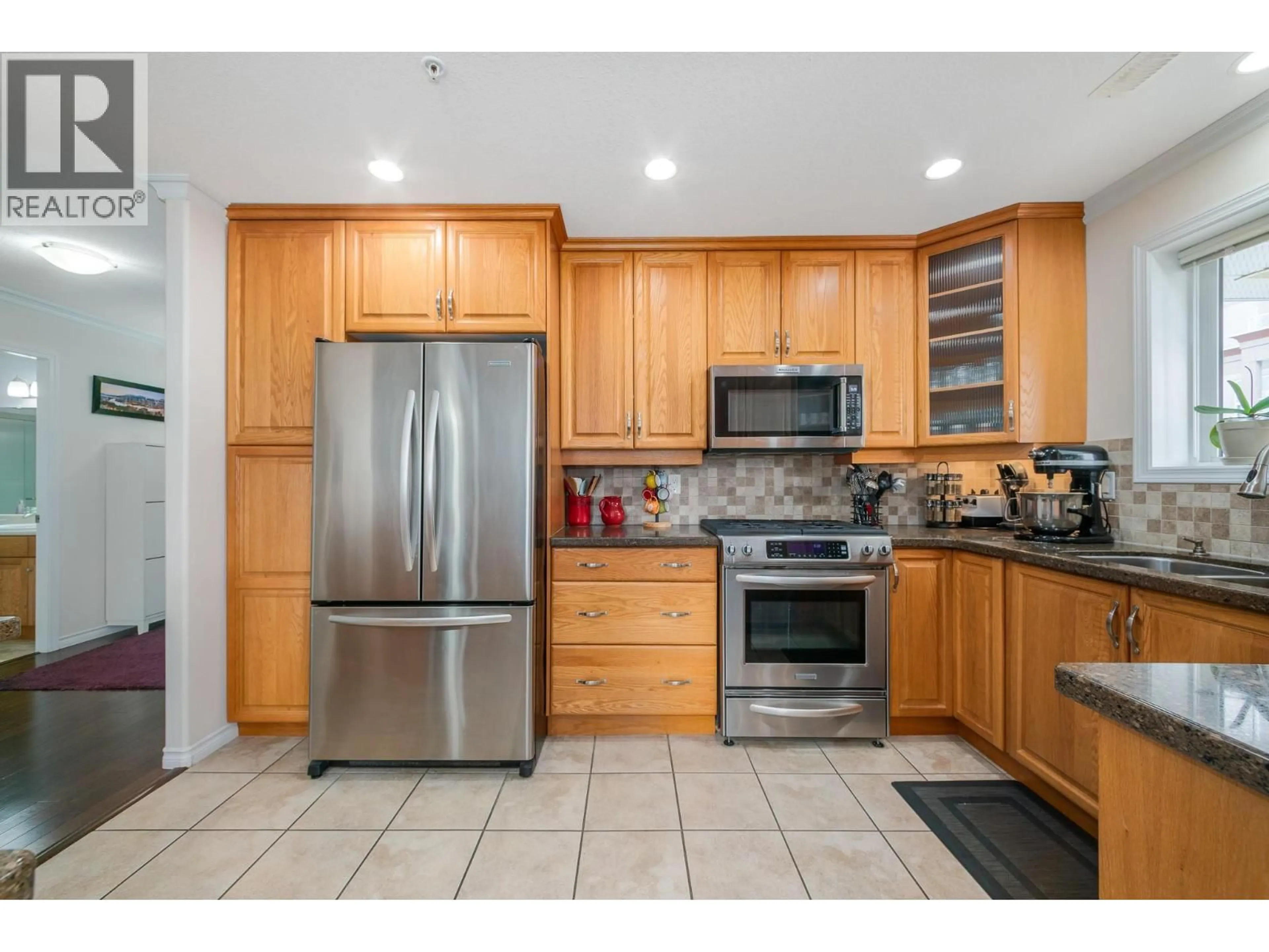 Standard kitchen, ceramic/tile floor for 306 - 1967 UNDERHILL STREET, Kelowna British Columbia V1X8C9