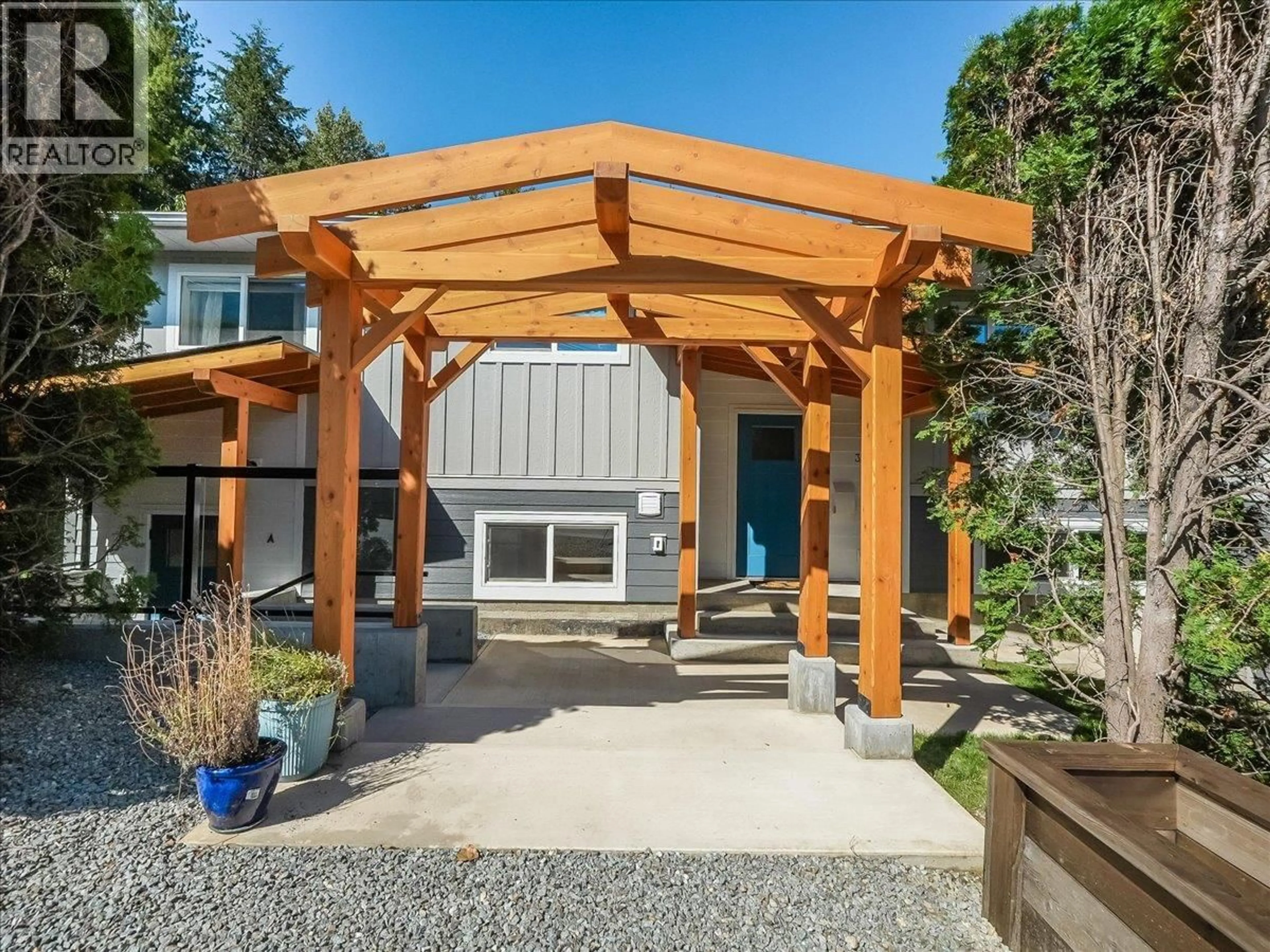 Indoor entryway for 324 RICHARDS STREET WEST, Nelson British Columbia V1L6E8
