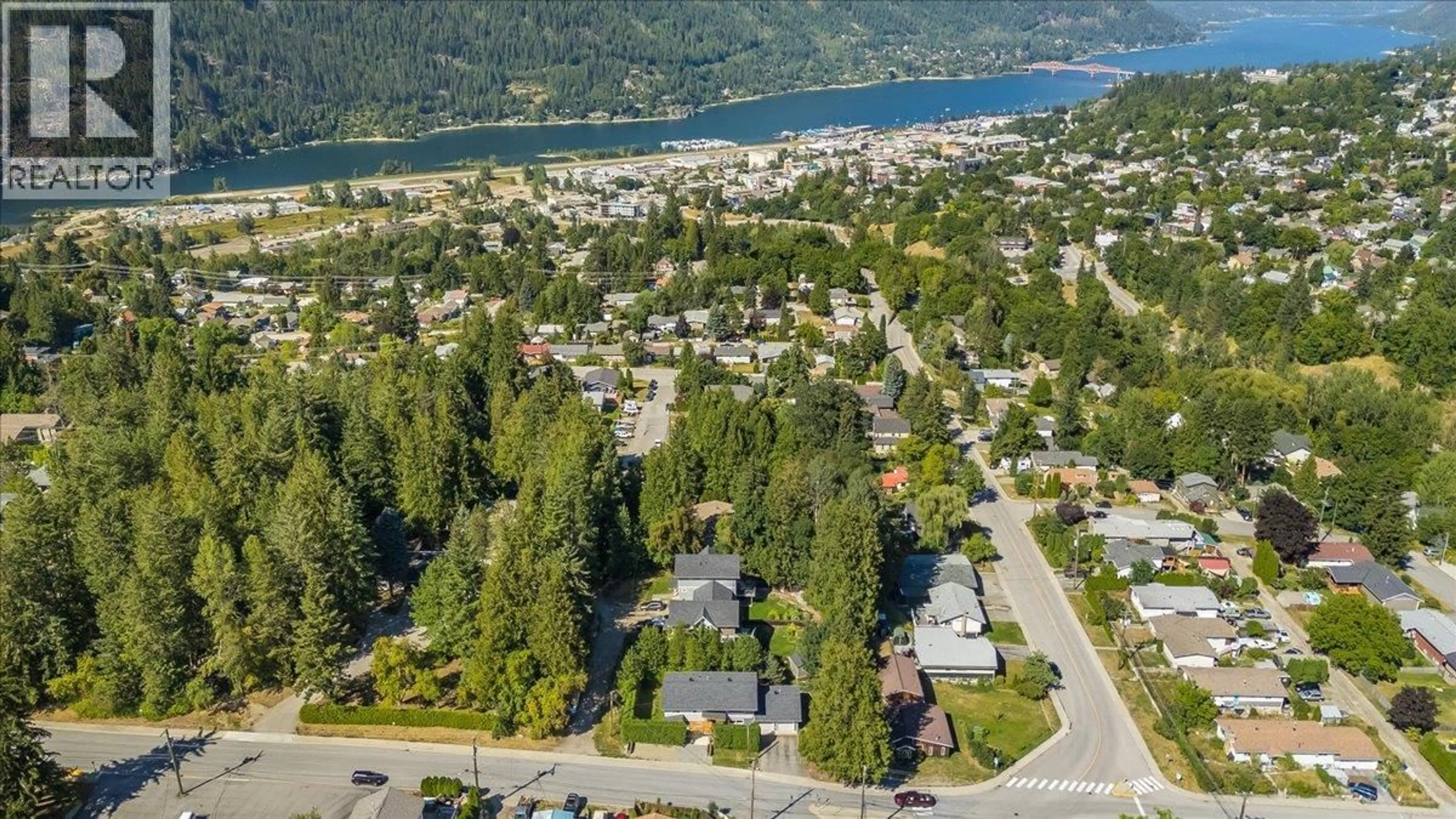 A pic from outside/outdoor area/front of a property/back of a property/a pic from drone, unknown for 324 RICHARDS STREET WEST, Nelson British Columbia V1L6E8