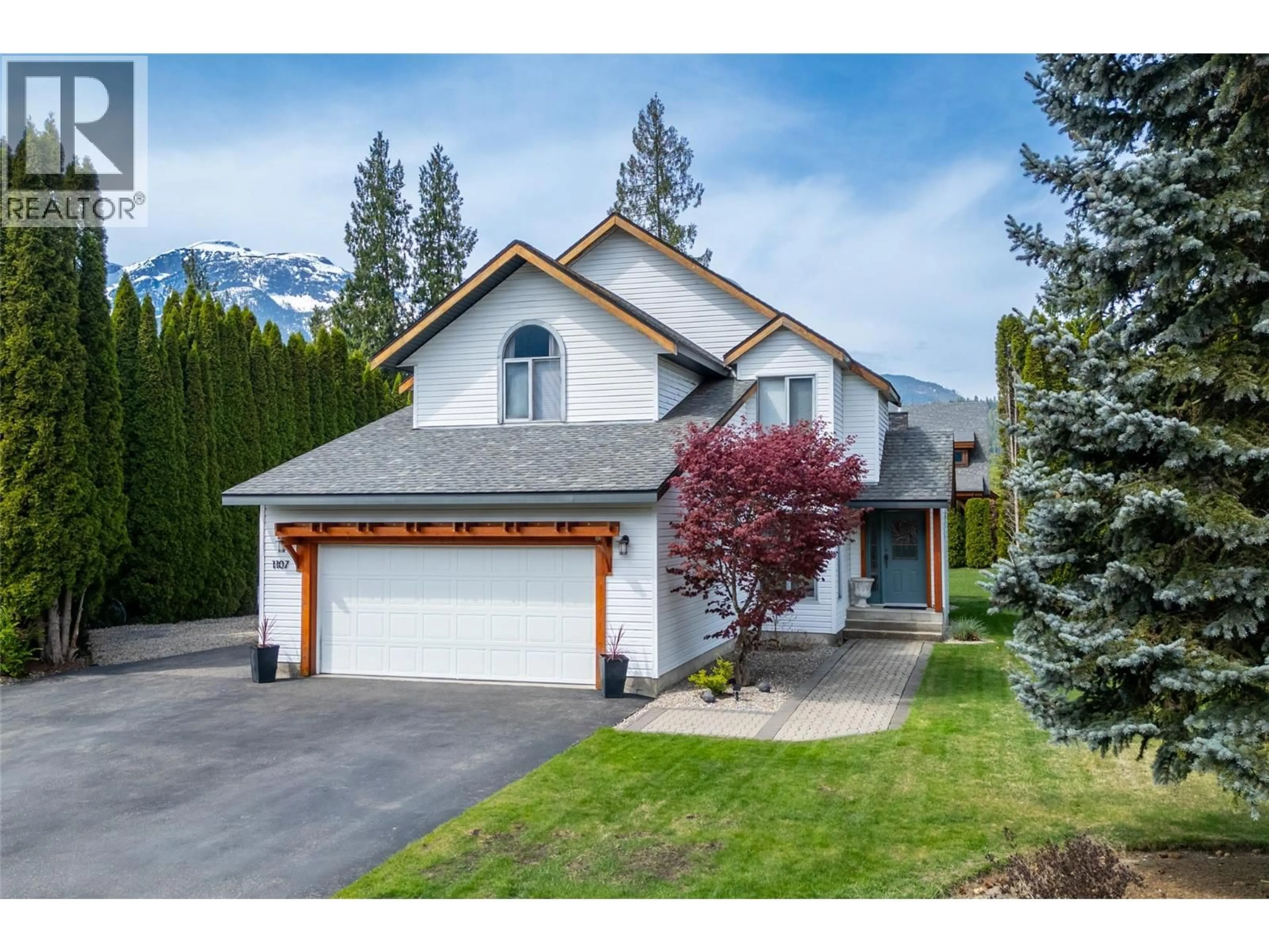 Home with vinyl exterior material, mountain view for 1107 PINERIDGE CRESCENT, Revelstoke British Columbia V0E2S1