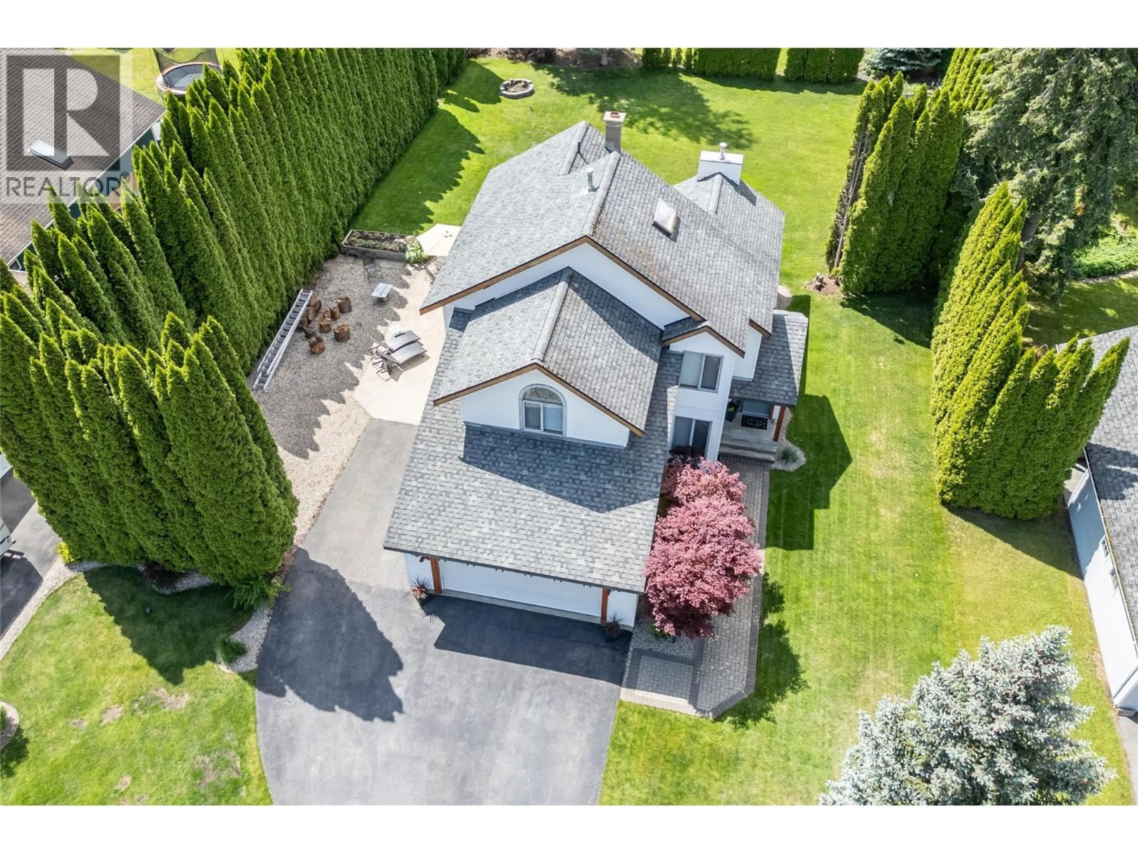 A pic from outside/outdoor area/front of a property/back of a property/a pic from drone, street for 1107 PINERIDGE CRESCENT, Revelstoke British Columbia V0E2S1