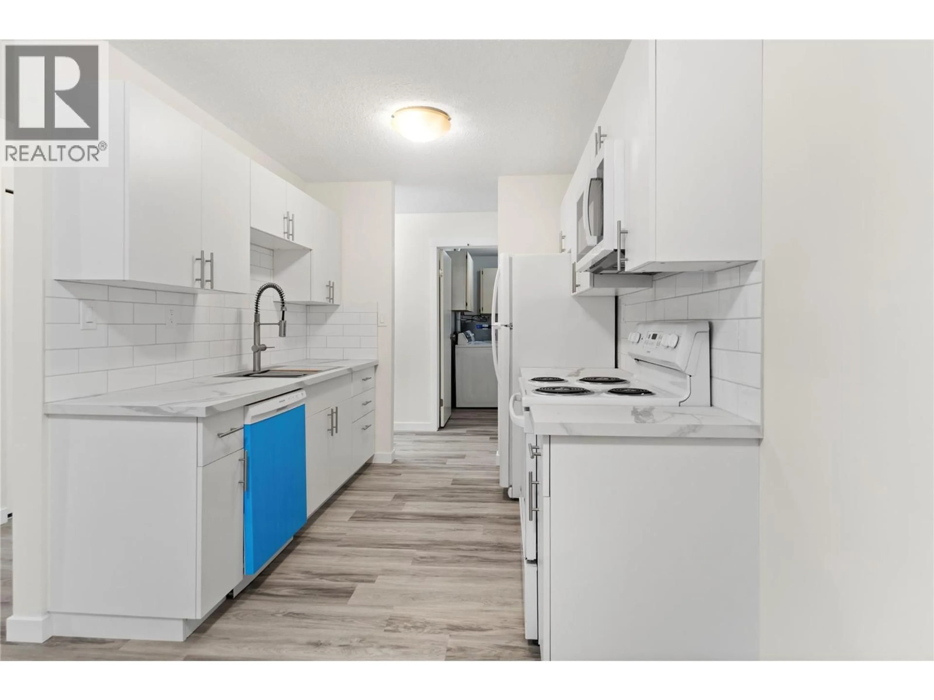 Standard kitchen, unknown for 11 - 200 GERSTMAR ROAD, Kelowna British Columbia V1X4A7