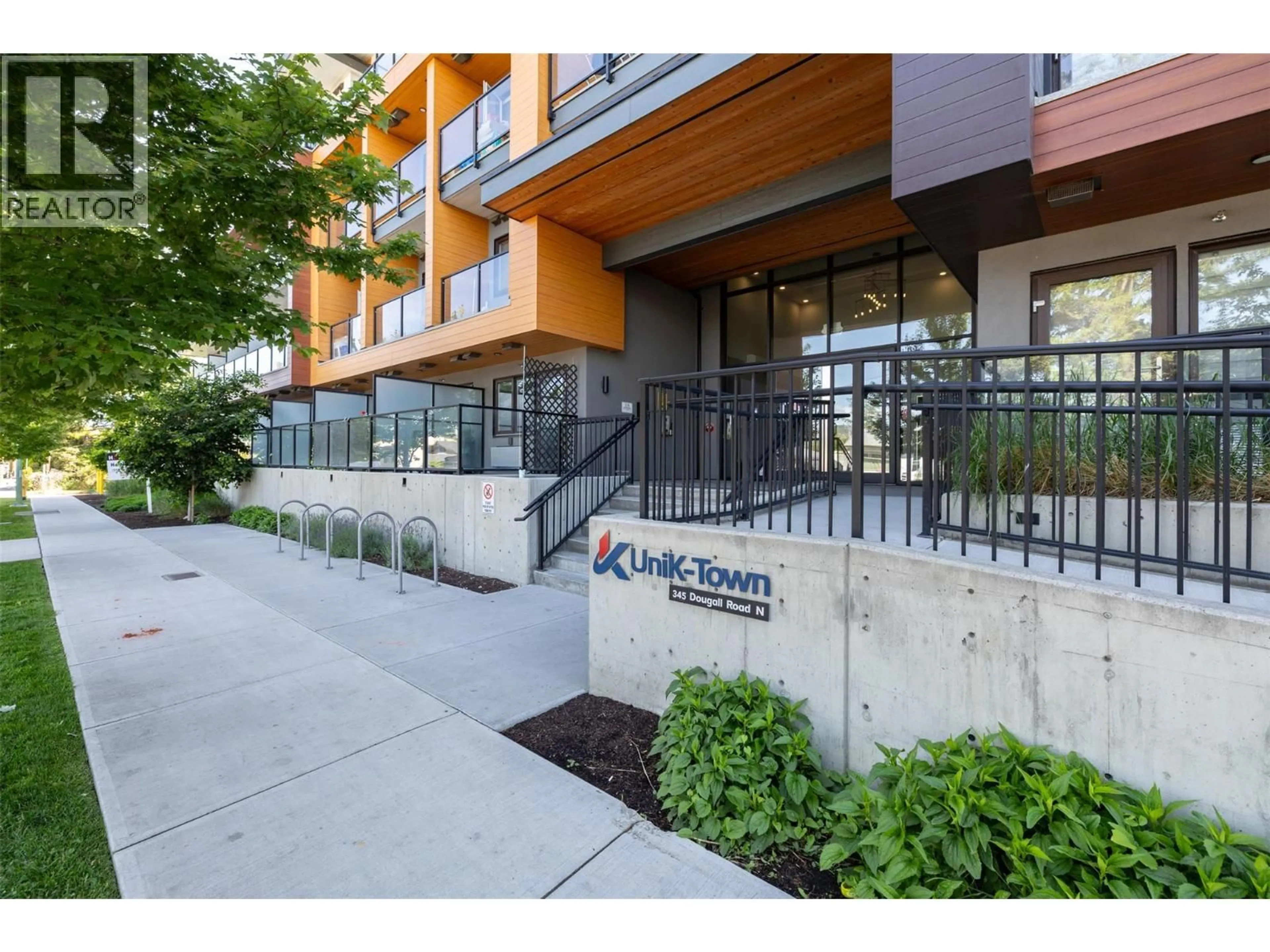 Indoor foyer for PH6 - 345 DOUGALL ROAD NORTH, Kelowna British Columbia V1X0A8