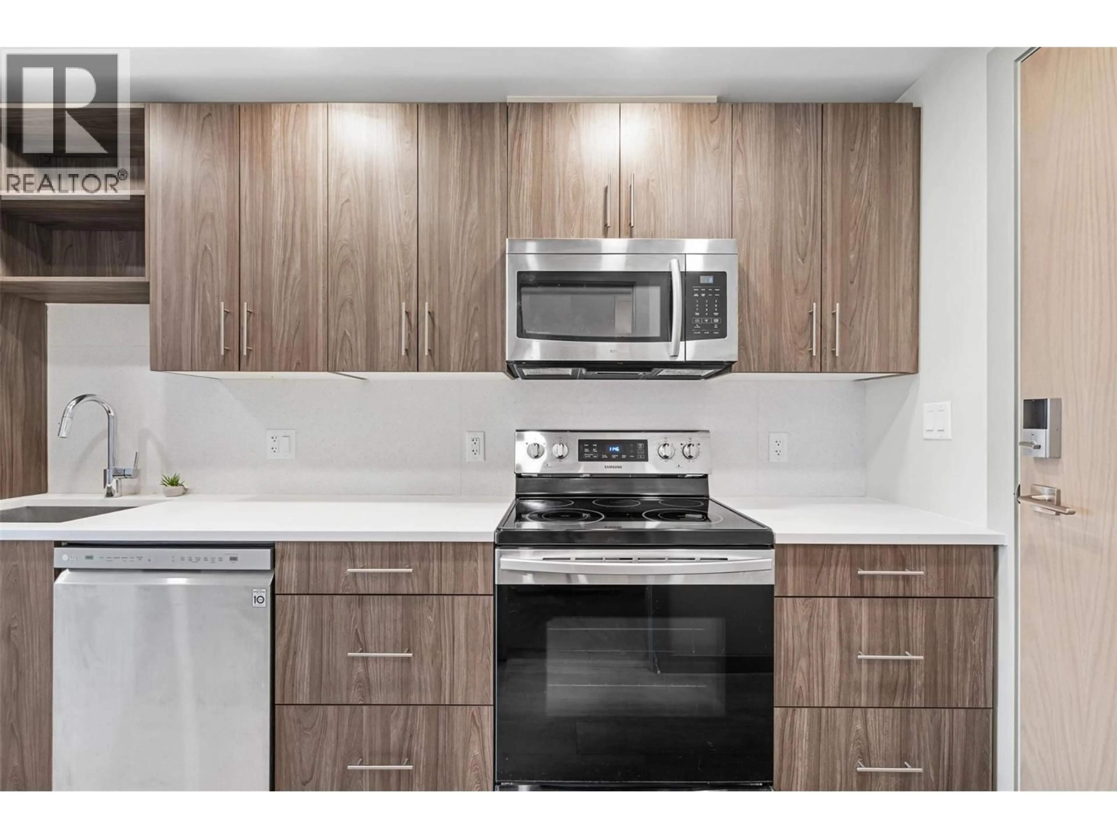 Standard kitchen, wood/laminate floor for PH6 - 345 DOUGALL ROAD NORTH, Kelowna British Columbia V1X0A8