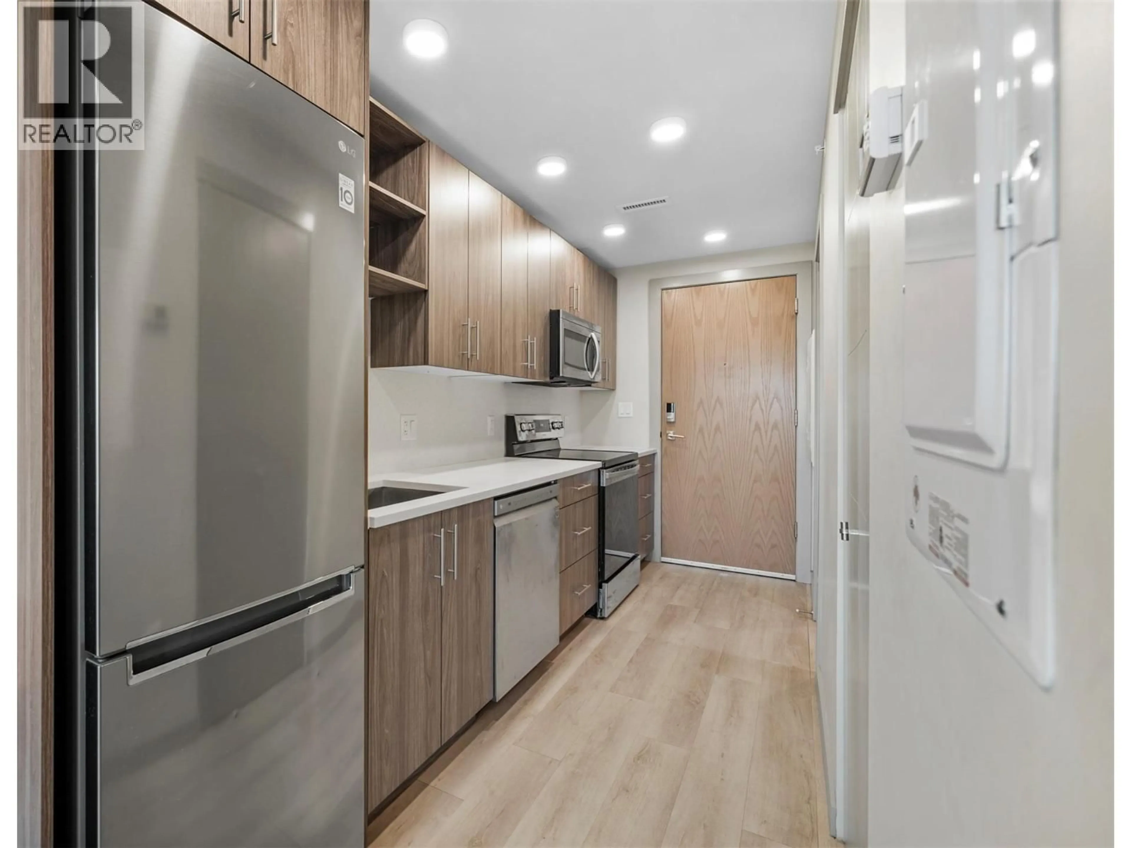 Standard kitchen, wood/laminate floor for PH6 - 345 DOUGALL ROAD NORTH, Kelowna British Columbia V1X0A8