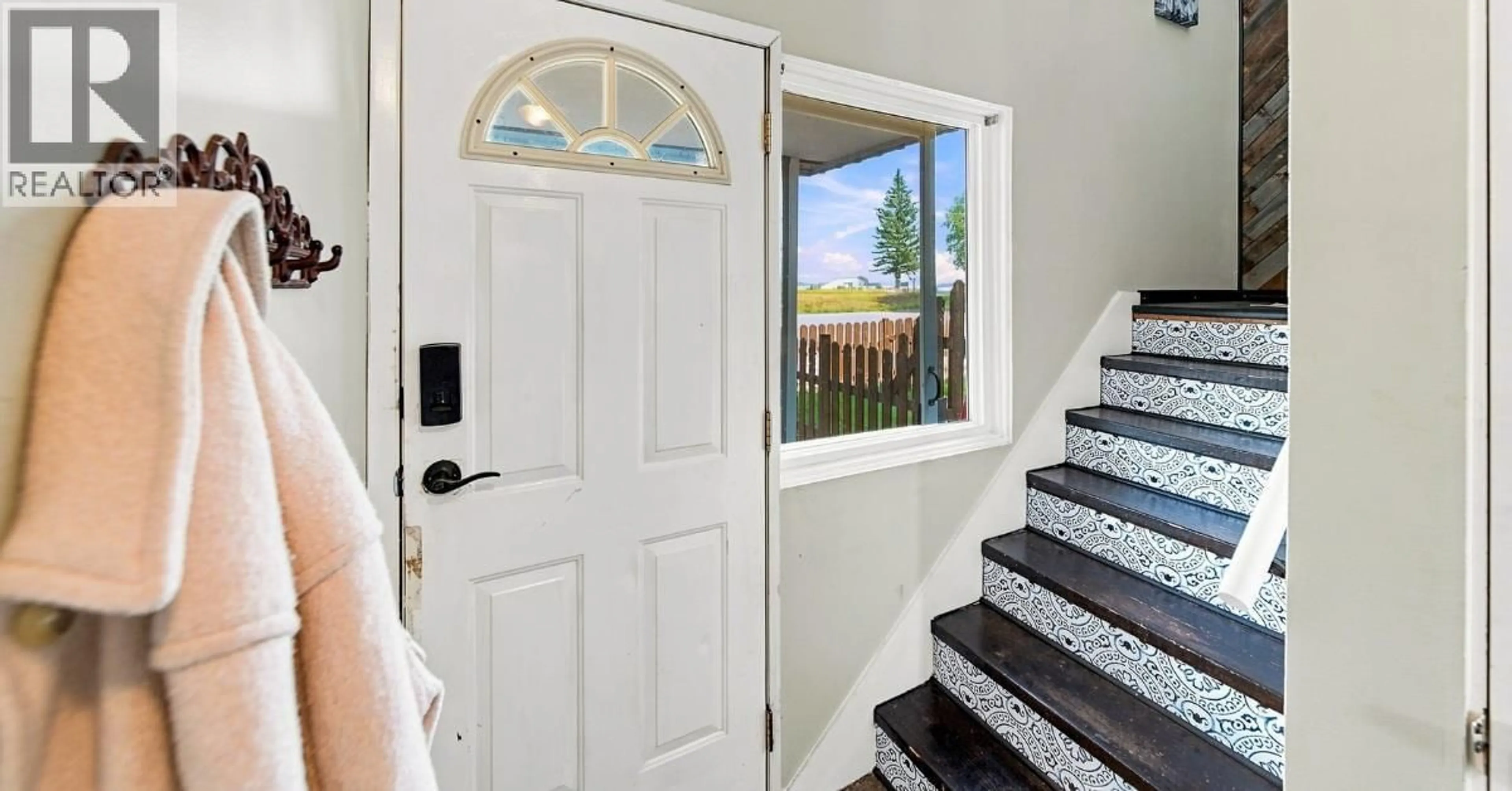 Indoor entryway for 4 - 2390 SEYOM CRESCENT, Merritt British Columbia V1K1B8