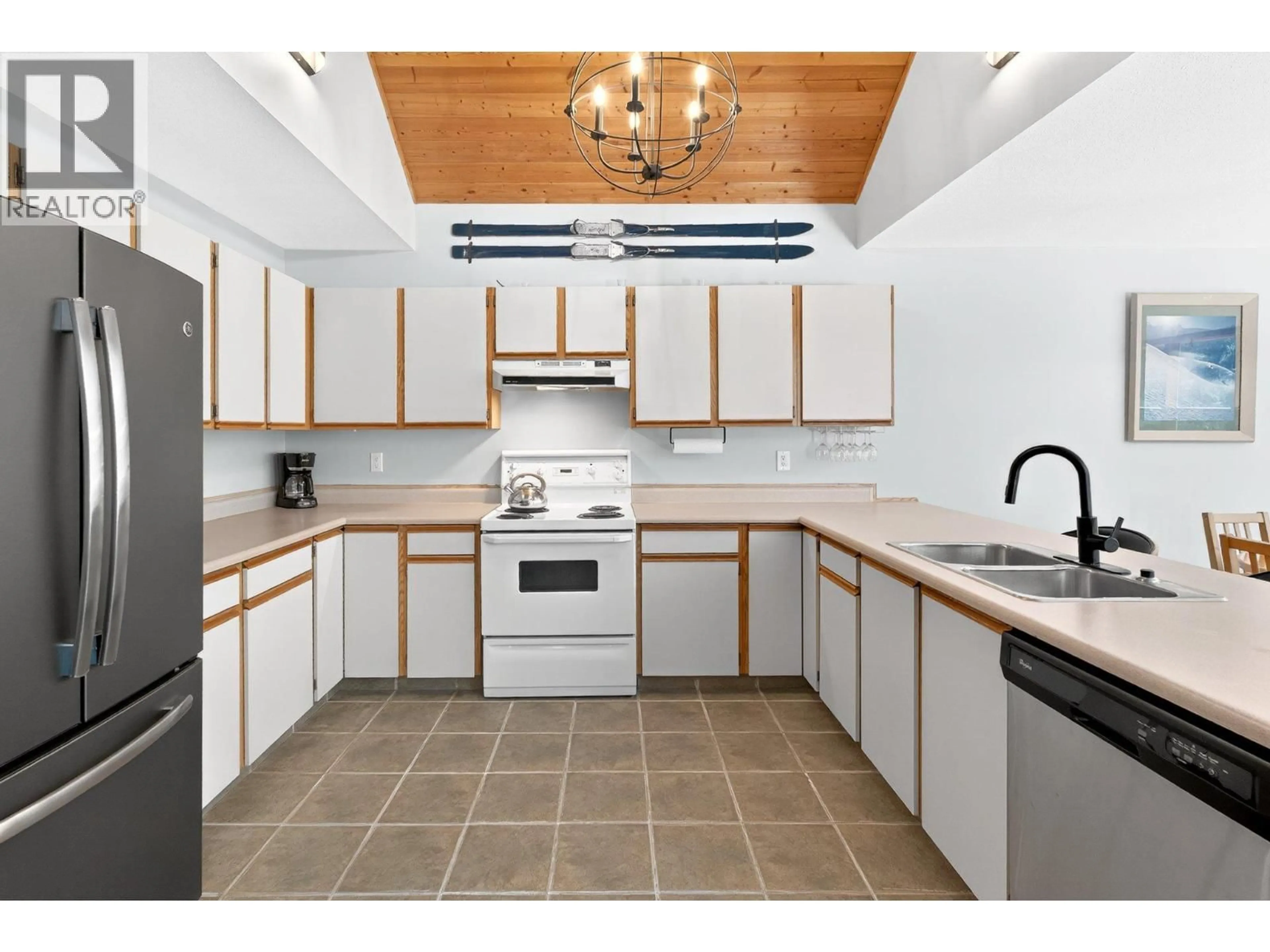 Standard kitchen, ceramic/tile floor for 102 - 103 WHITETAIL ROAD, Apex Mountain British Columbia V2A0E2