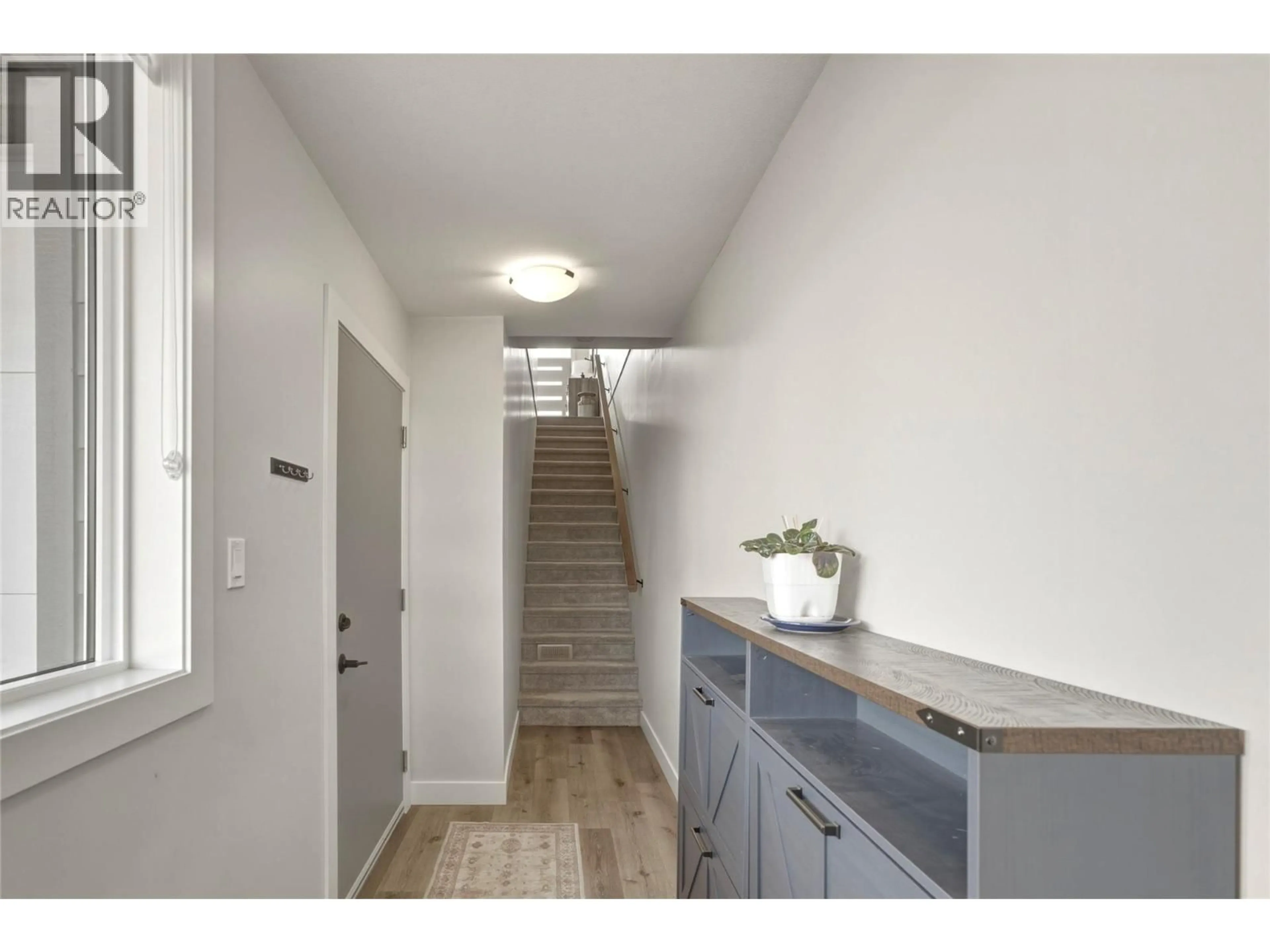 Indoor entryway for 1 - 3405 16 AVENUE, Vernon British Columbia V1T1A7