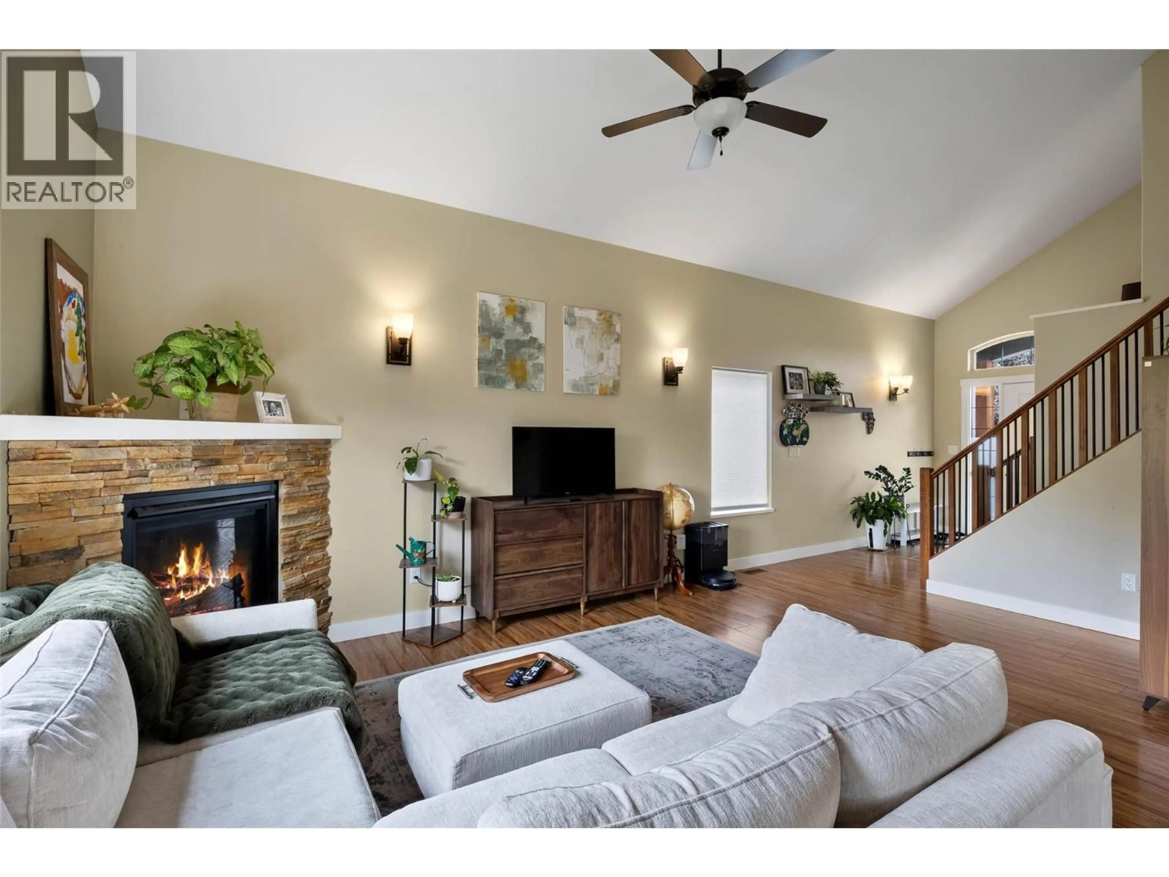 Living room with furniture, unknown for 1948 SNOWBERRY CRESCENT, Kamloops British Columbia V1S1Z8