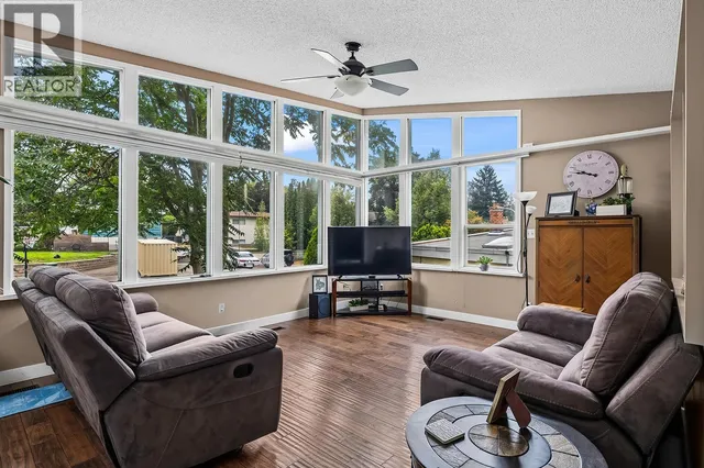 1050 PINECREST LANE, Kelowna 5