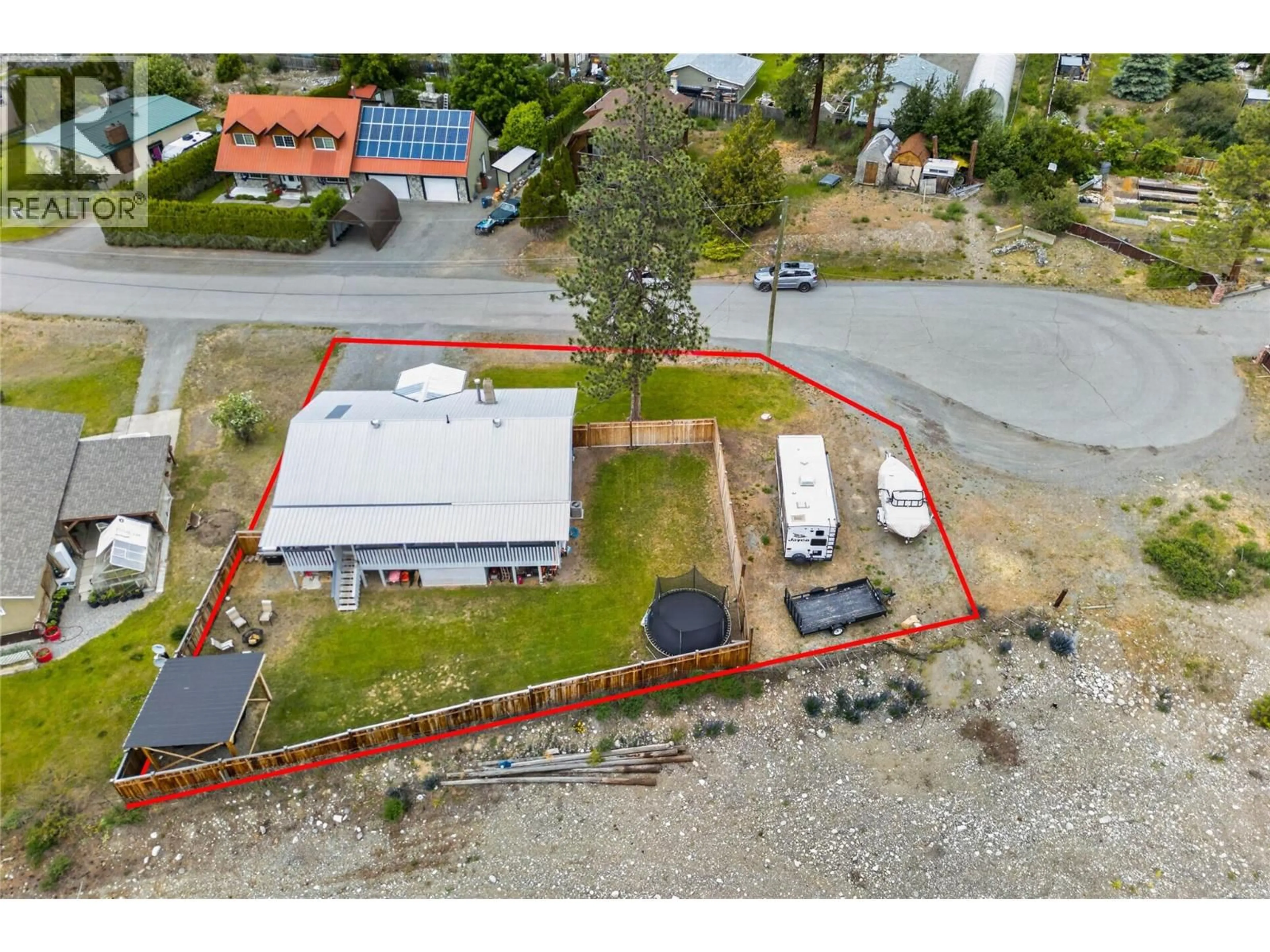 A pic from outside/outdoor area/front of a property/back of a property/a pic from drone, building for 360 GRAY AVENUE, Merritt British Columbia V0K1Y0