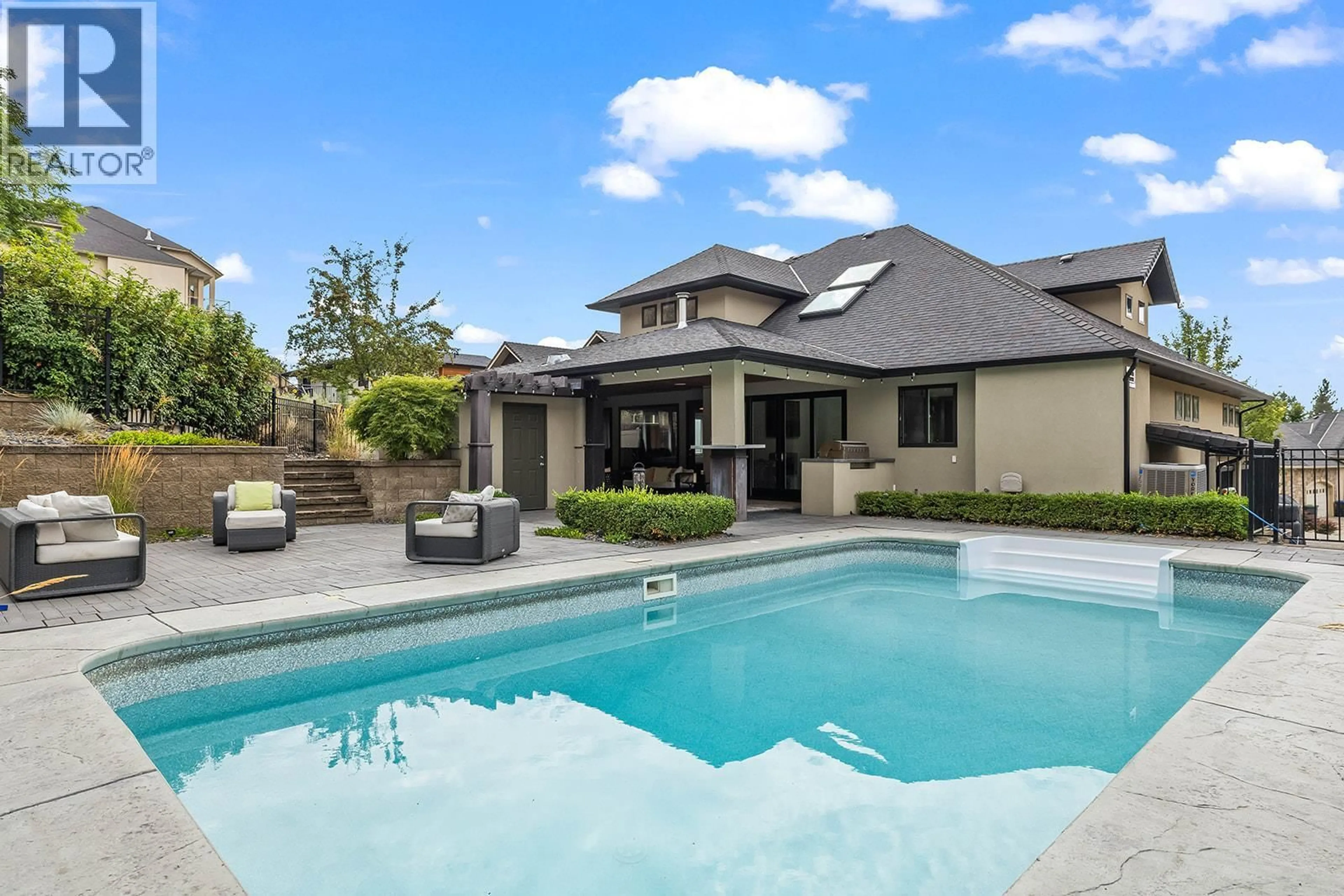 Pool for 526 CARAMILLO COURT, Kelowna British Columbia V1V2K9
