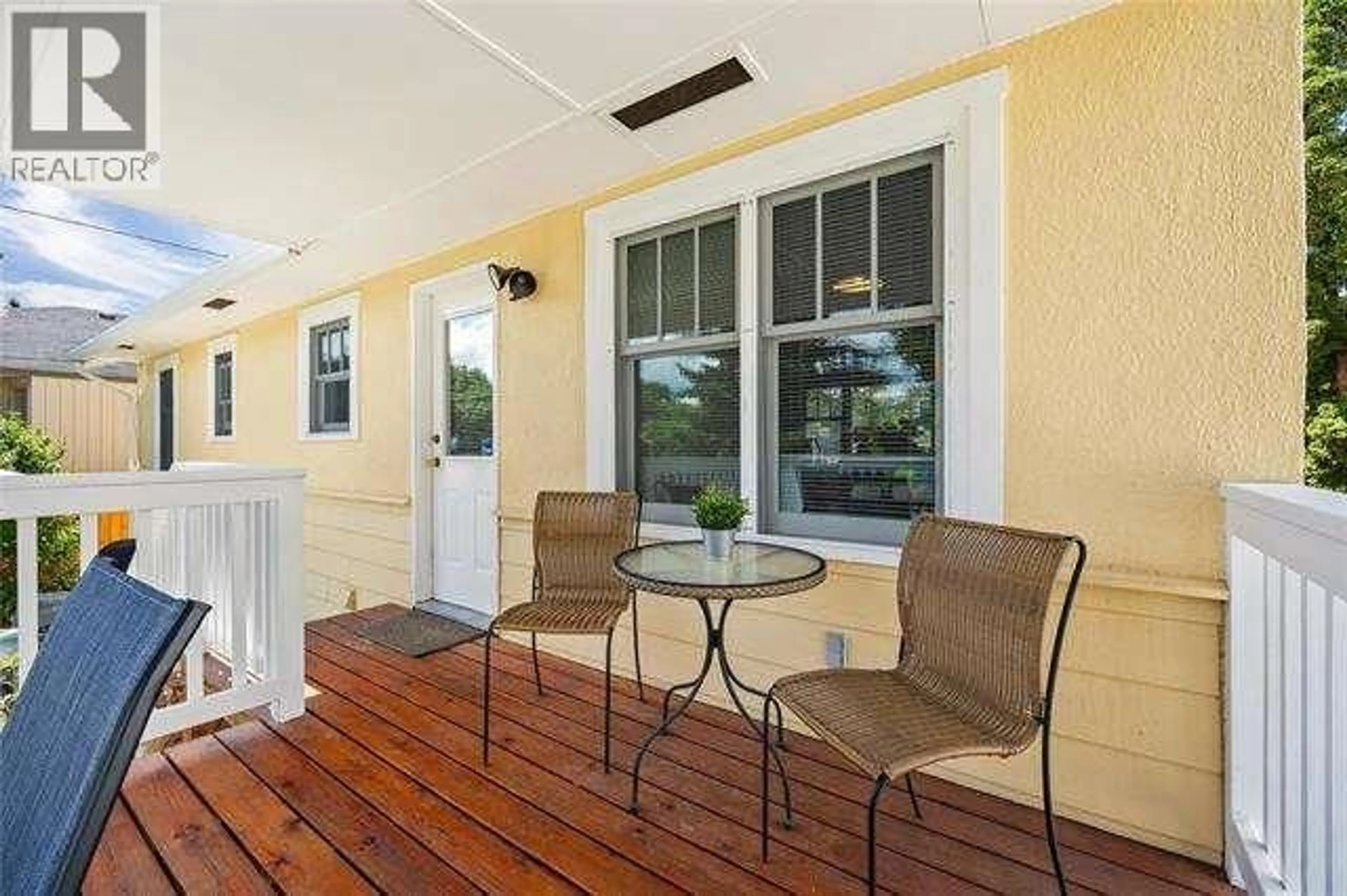 Patio, street for 1935 CARRUTHERS STREET, Kelowna British Columbia V1Y3B7