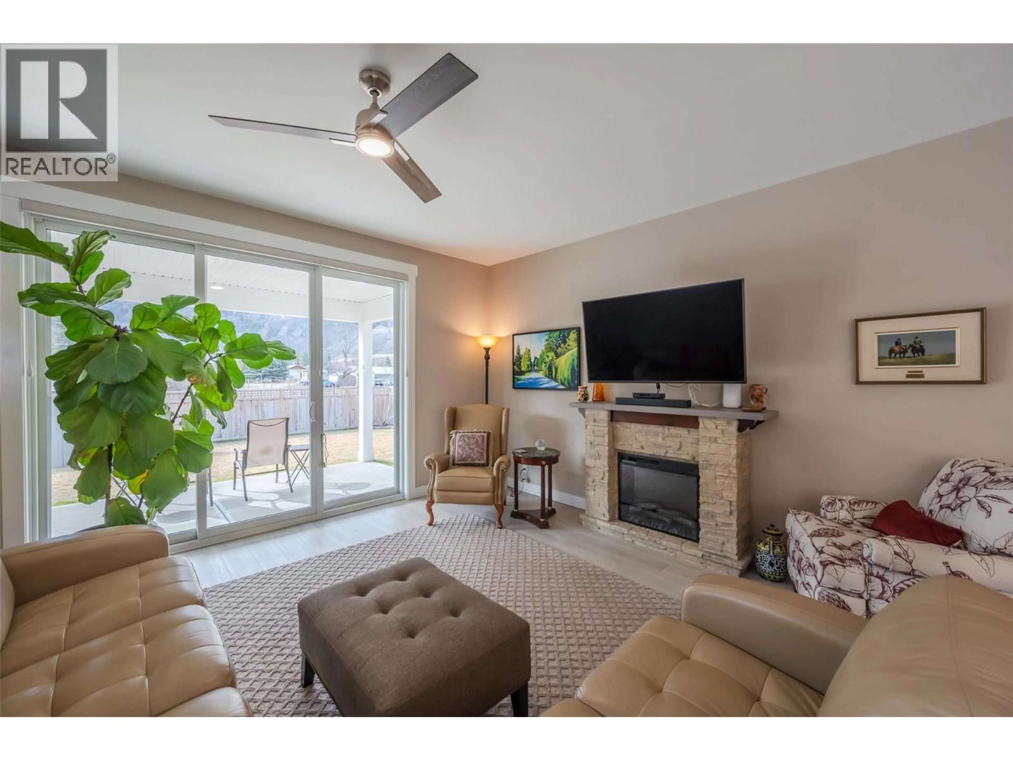 Living room with furniture, unknown for 389 10TH AVENUE, Keremeos British Columbia V0X1N3
