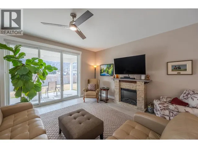 389 10TH AVENUE, Keremeos 4