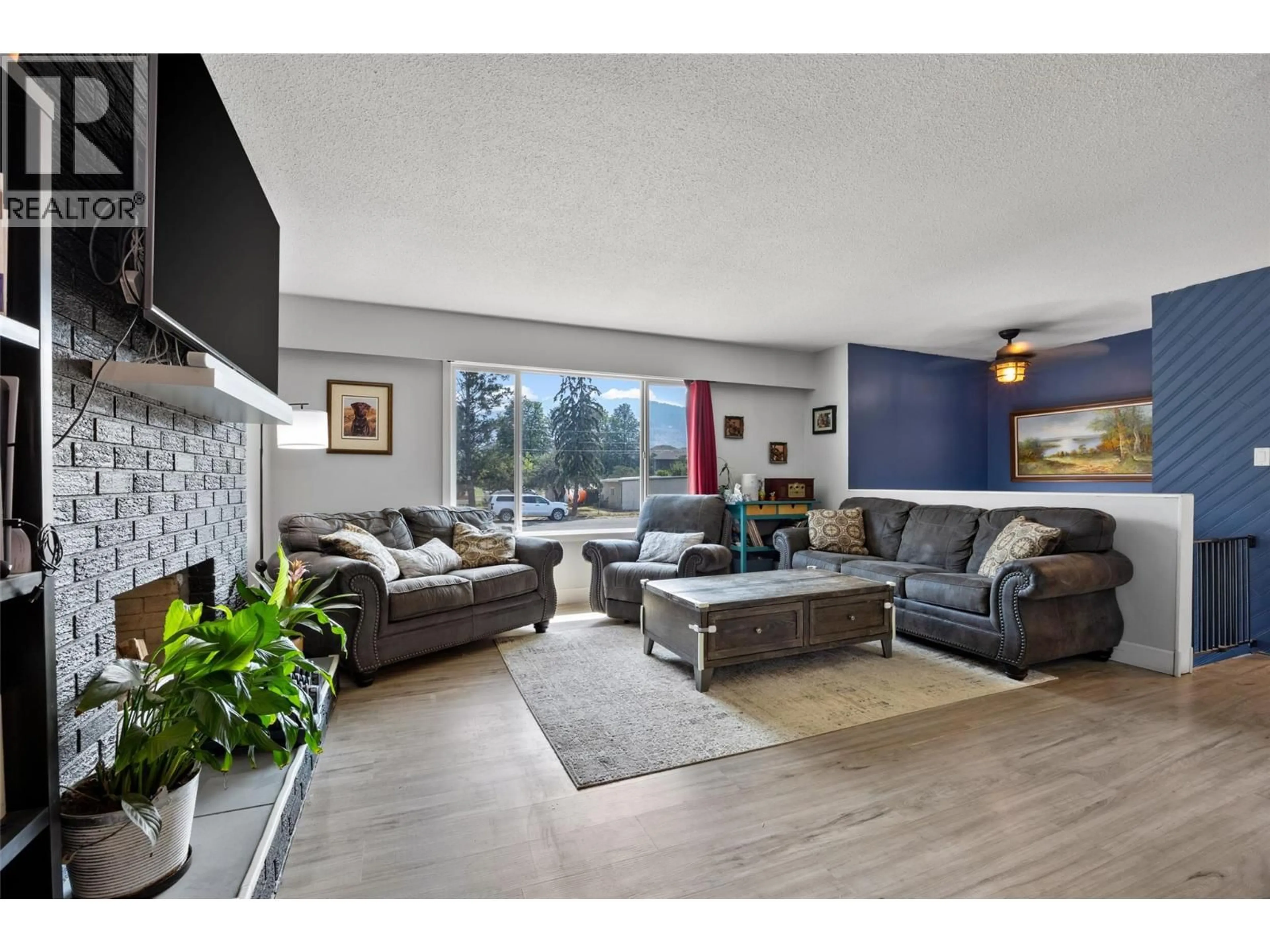 Living room with furniture, unknown for 1570 HAPPYVALE PLACE, Kamloops British Columbia V2B7T9